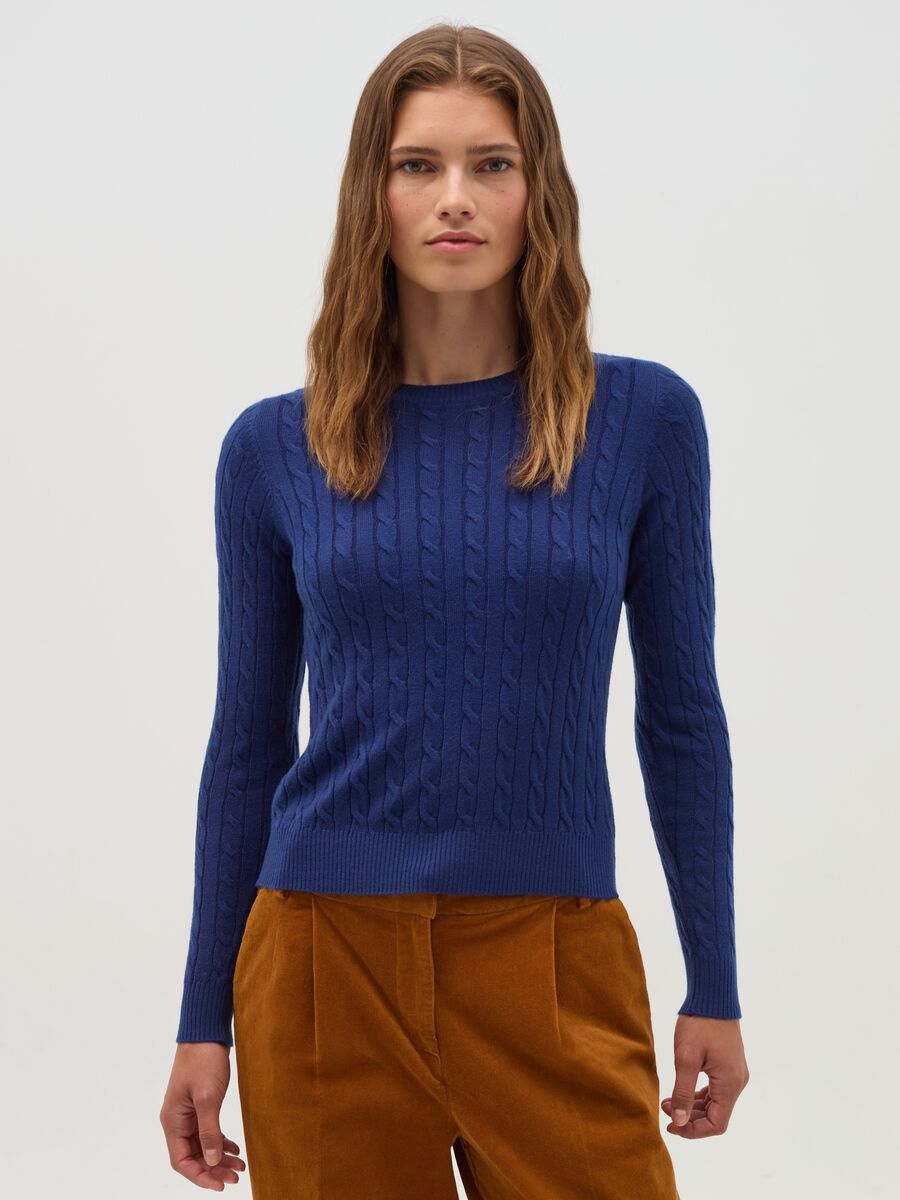 Pullover with cable-knit design_0