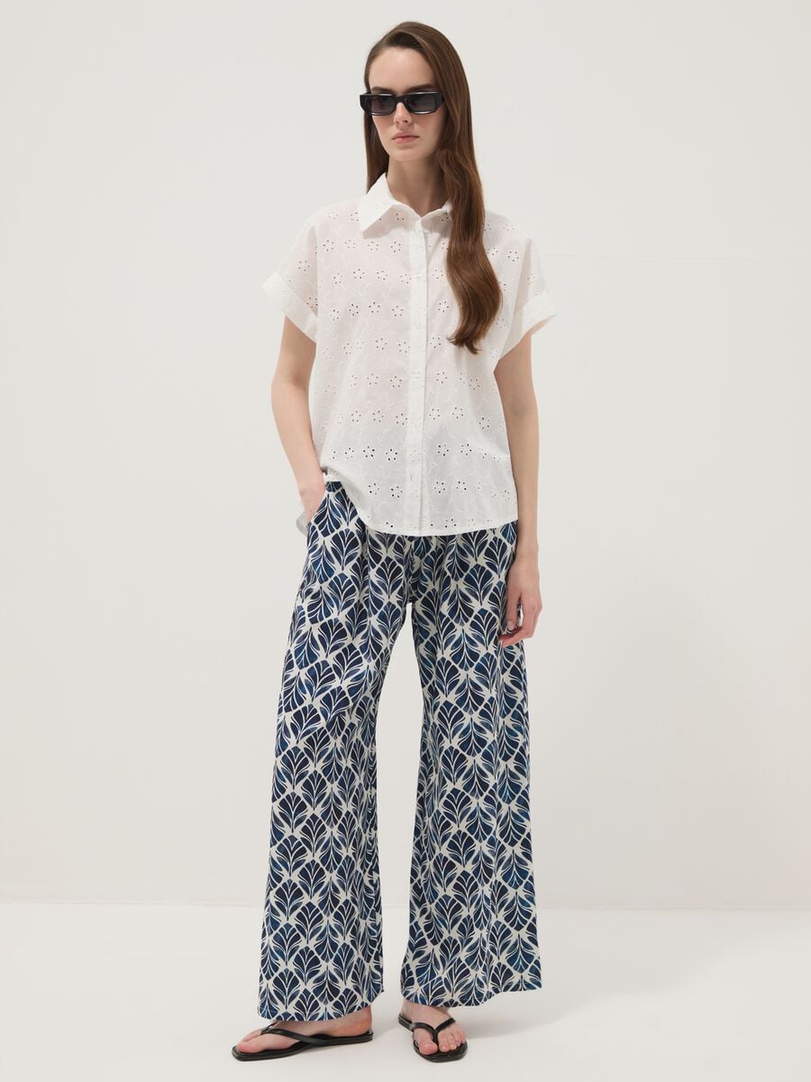 Pantaloni blu in pura viscosa a gamba ampia con fantasia regular fit_0