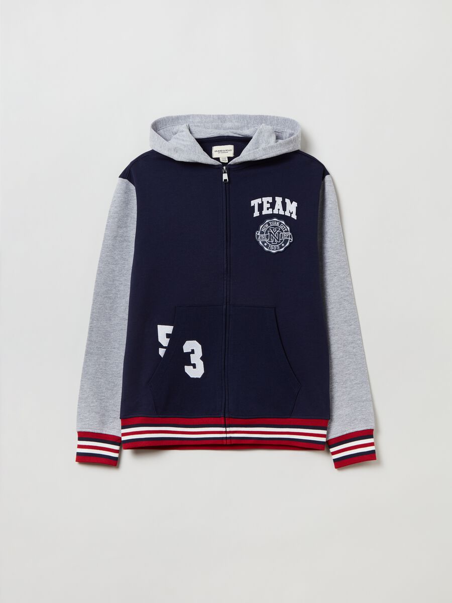 Full-zip varsity con cappuccio e patch_0