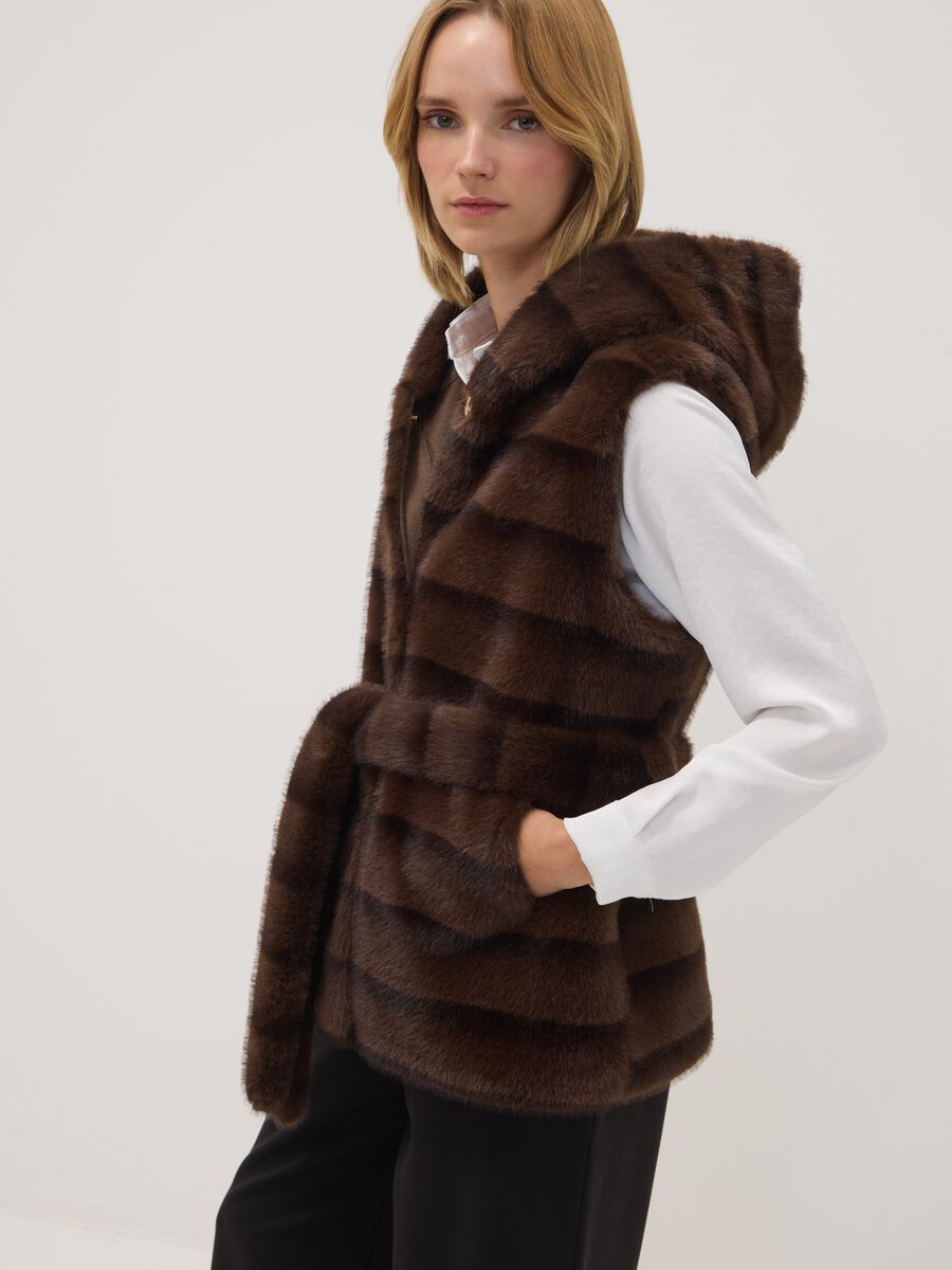 Gilet lungo marrone con cintura_0