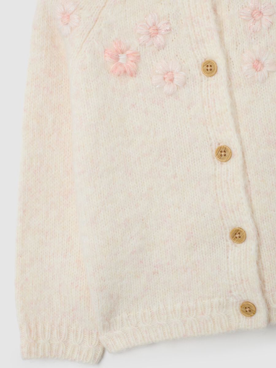 White regular fit baby cardigan with floral embroidery_3