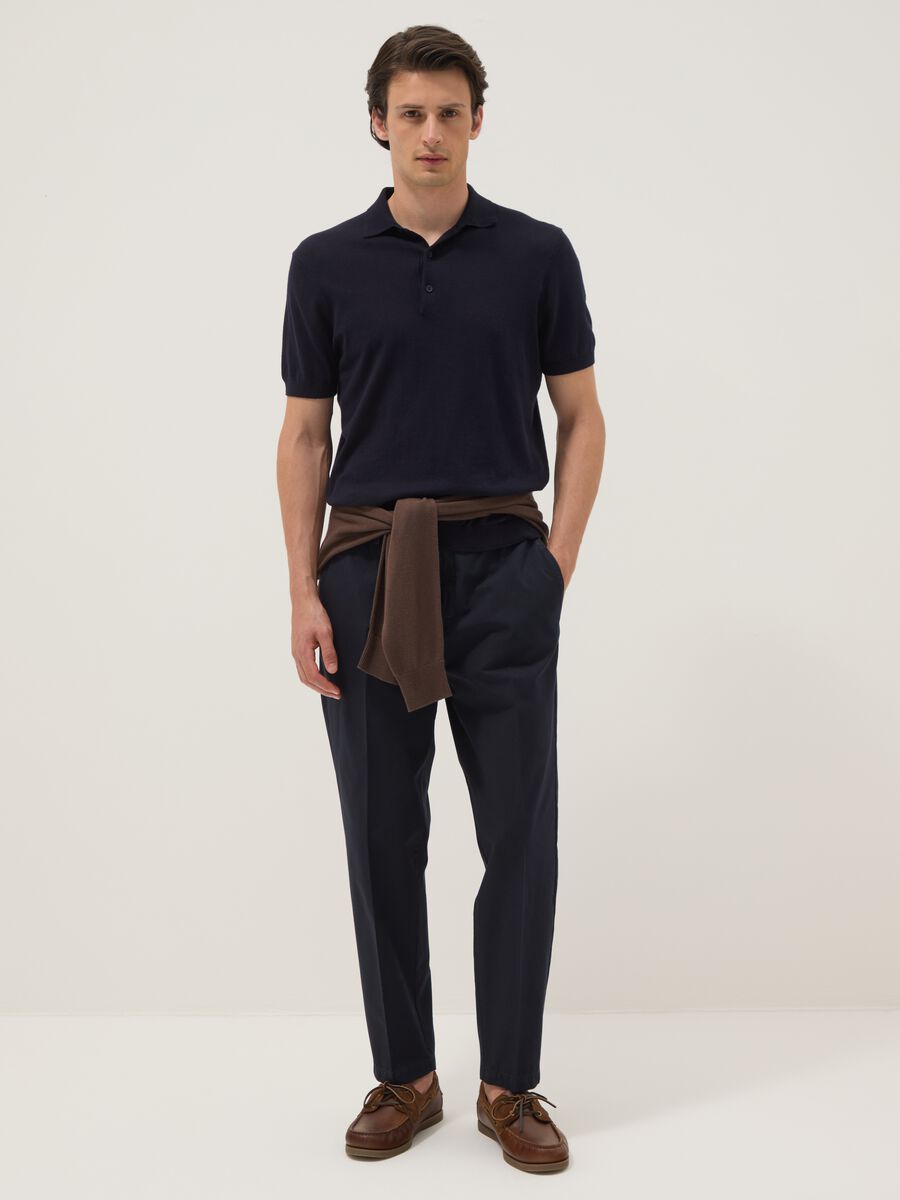 Pantaloni chino blu in puro cotone carrot fit_1