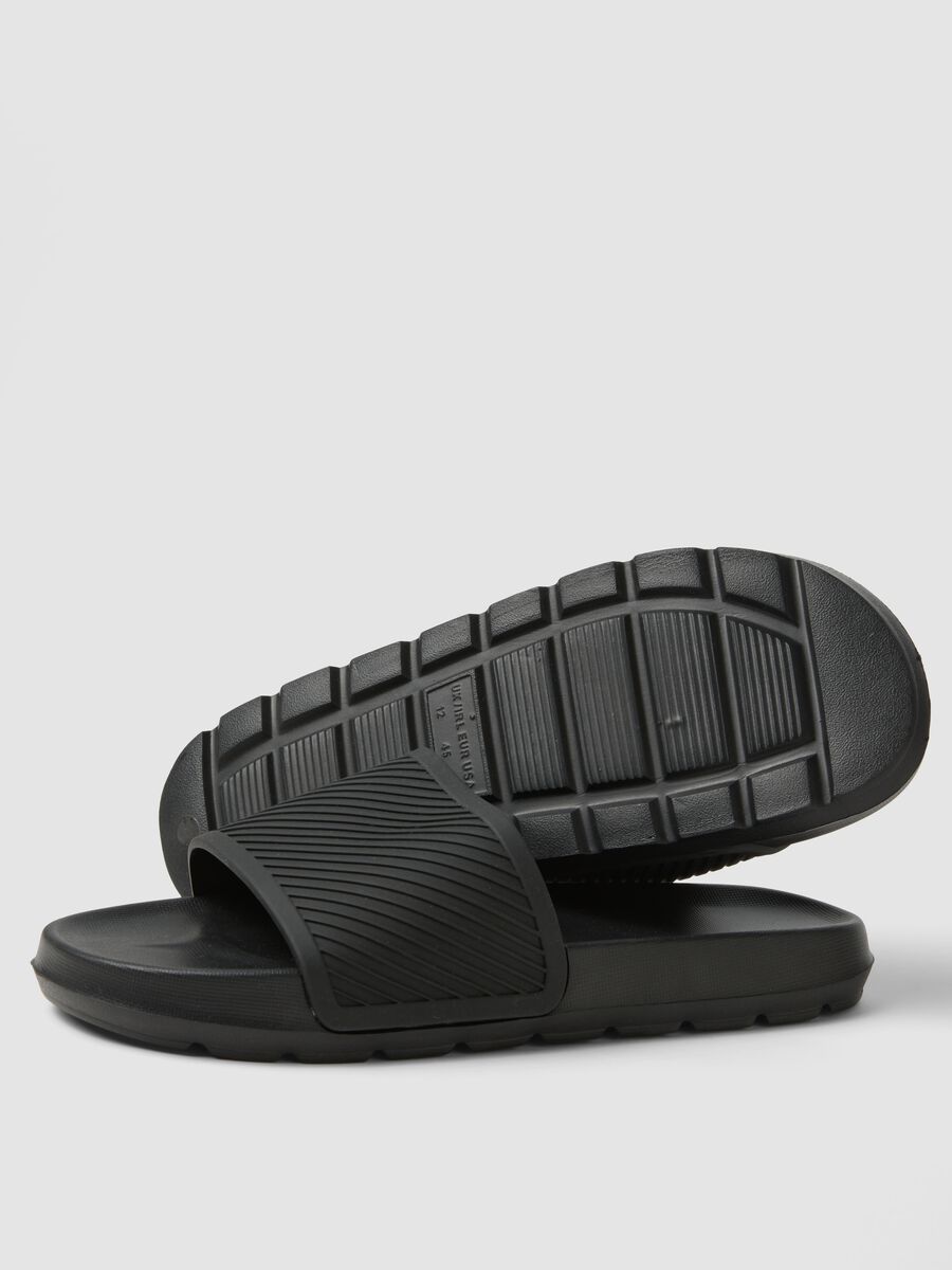 Ciabatte nere a fascia_1