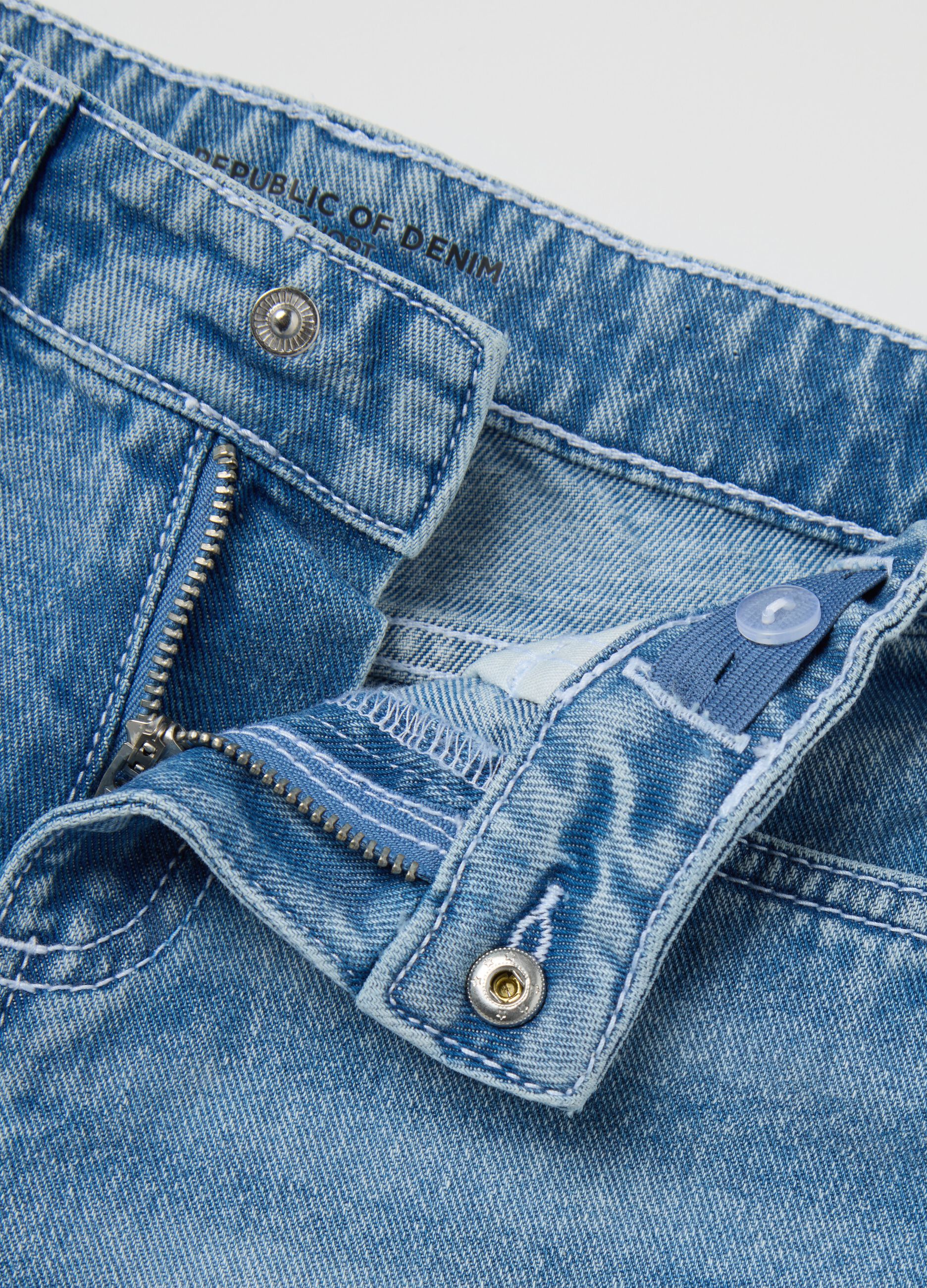 Girls' denim shorts with floral embroidery