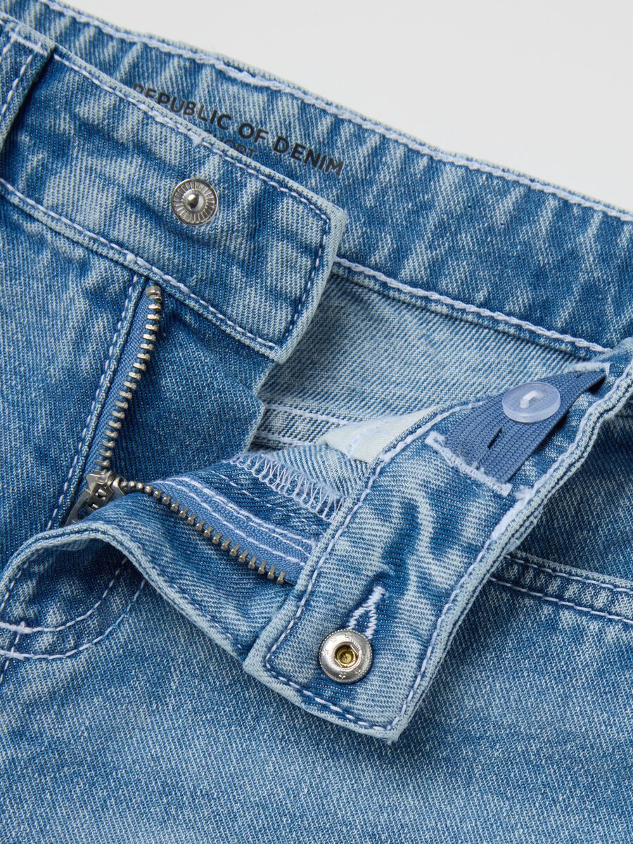 Girls' denim shorts with floral embroidery_3