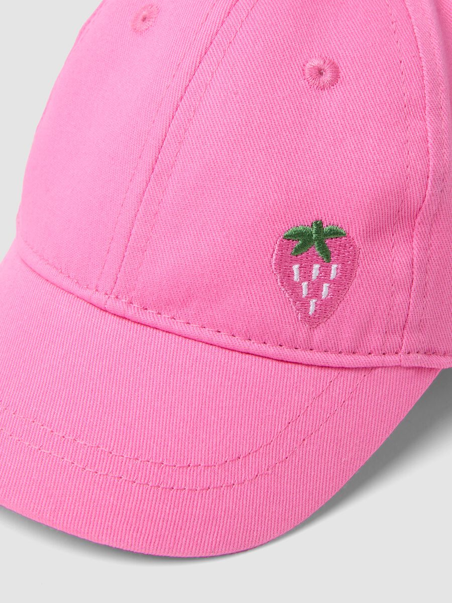 Cappellino in puro cotone rosa da bimba con fragola_1