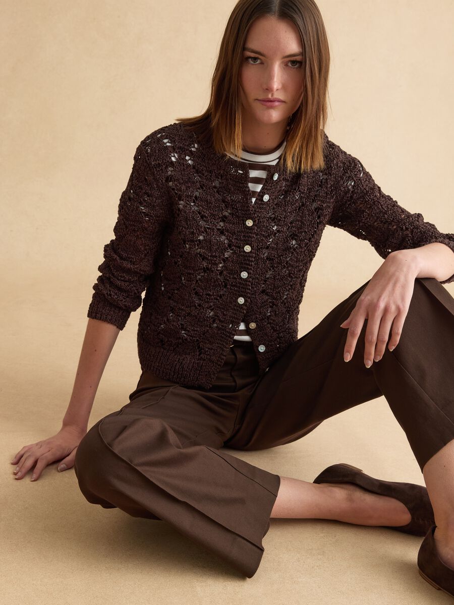Cardigan in misto cotone marrone regular fit con lavorazione a maglia_0
