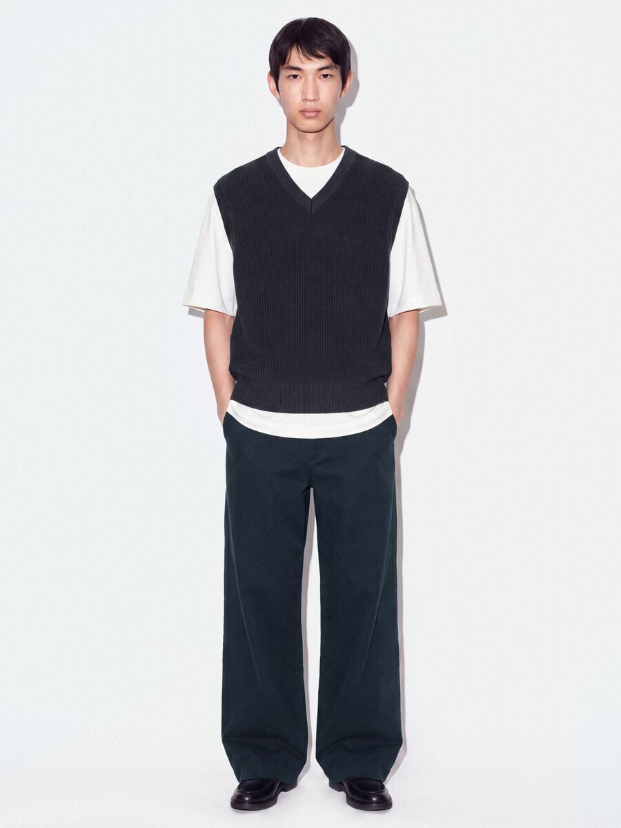 Blue cropped pure cotton vest with deep V-neck_1