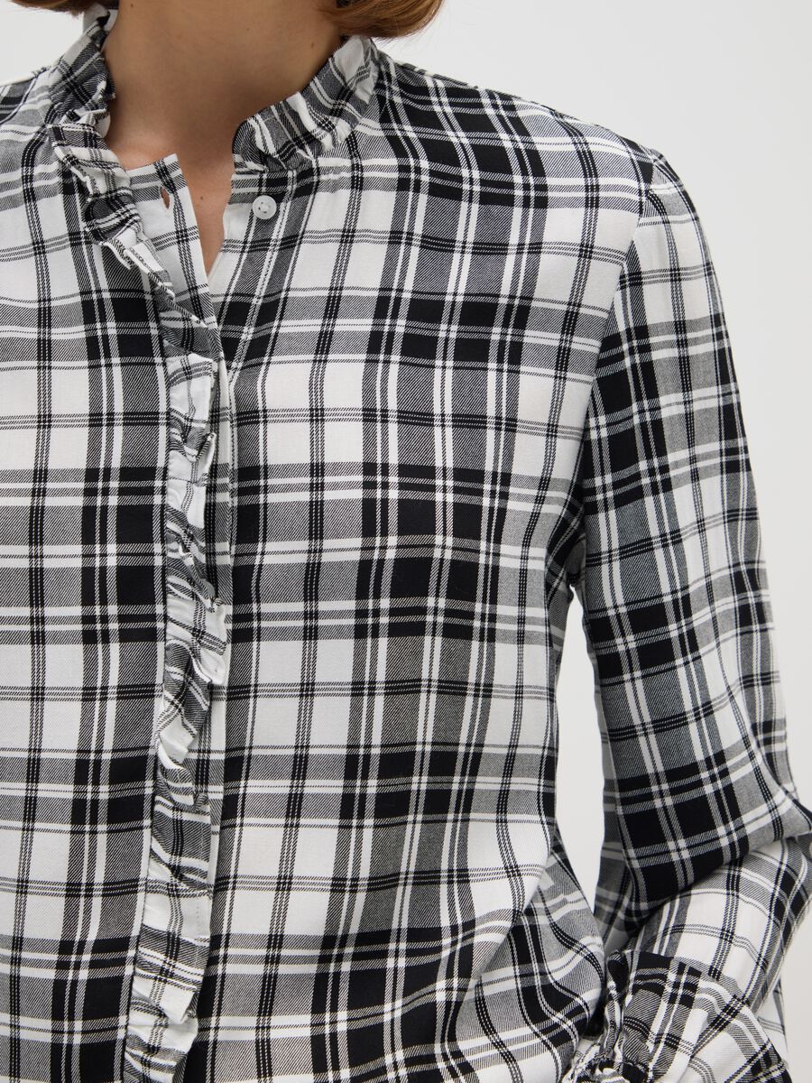 Multicolor checked long shirt with relaxed fit_3