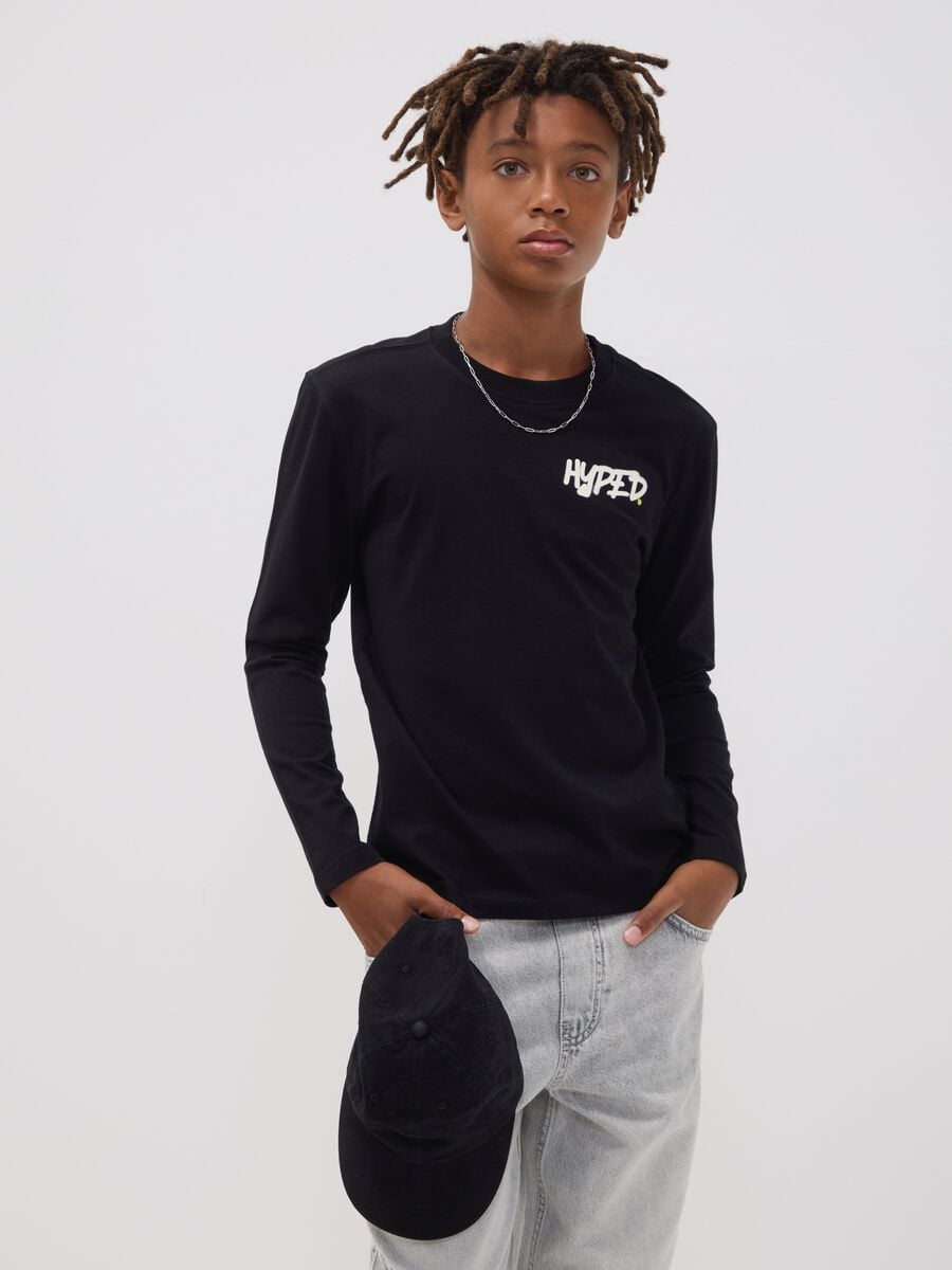 T-shirt nera in puro cotone organico con stampa "Hyped" per ragazzo_1