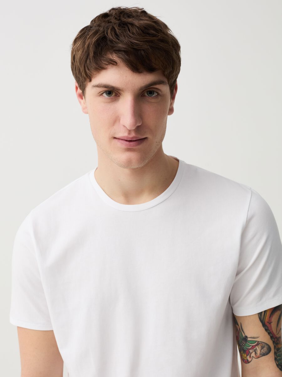 Slim-fit T-shirt in stretch organic cotton_0