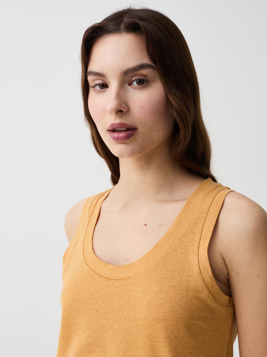 Cotton and linen tank top with round neck_1