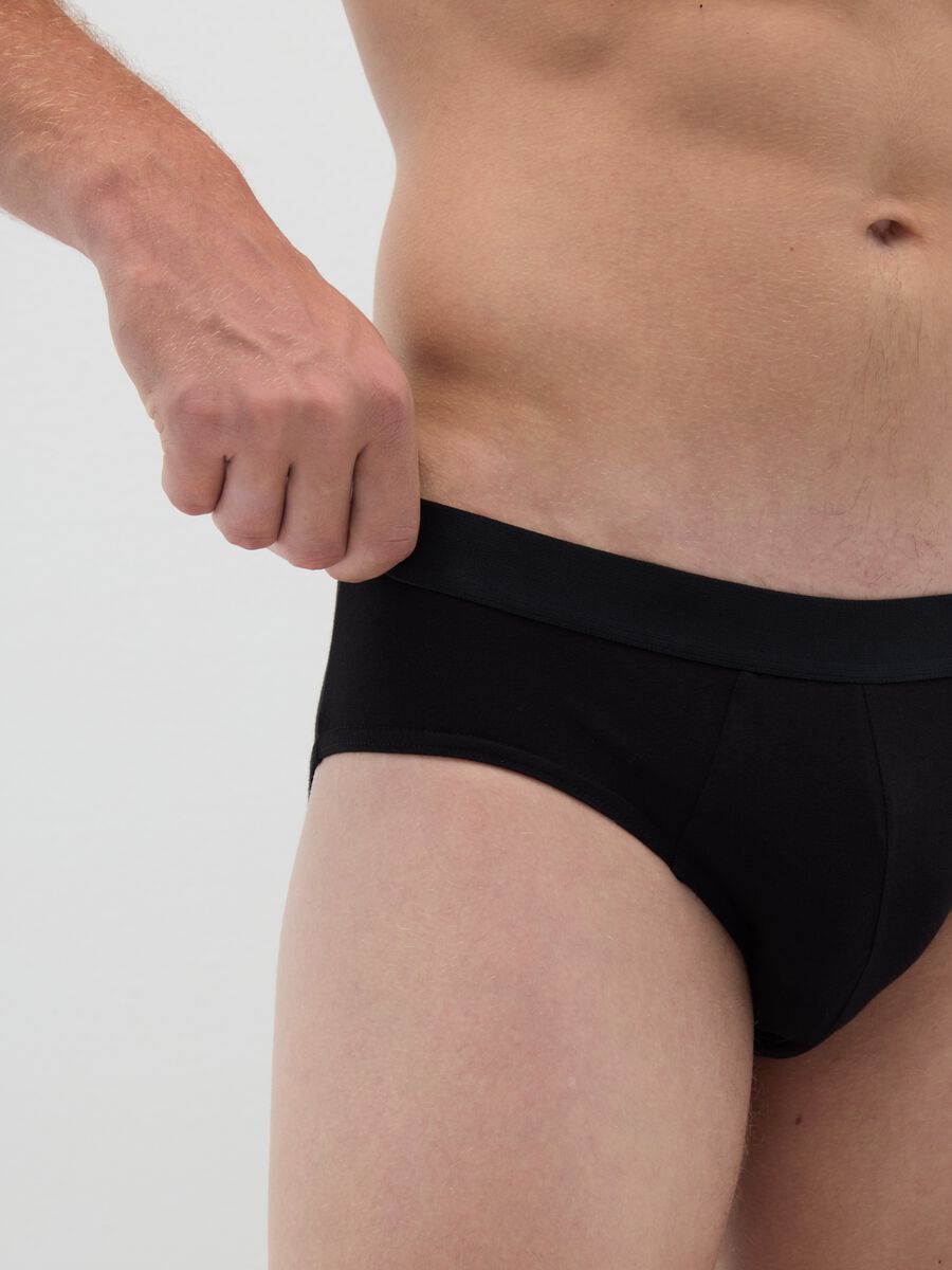Black Cotton Regular Fit Briefs_2
