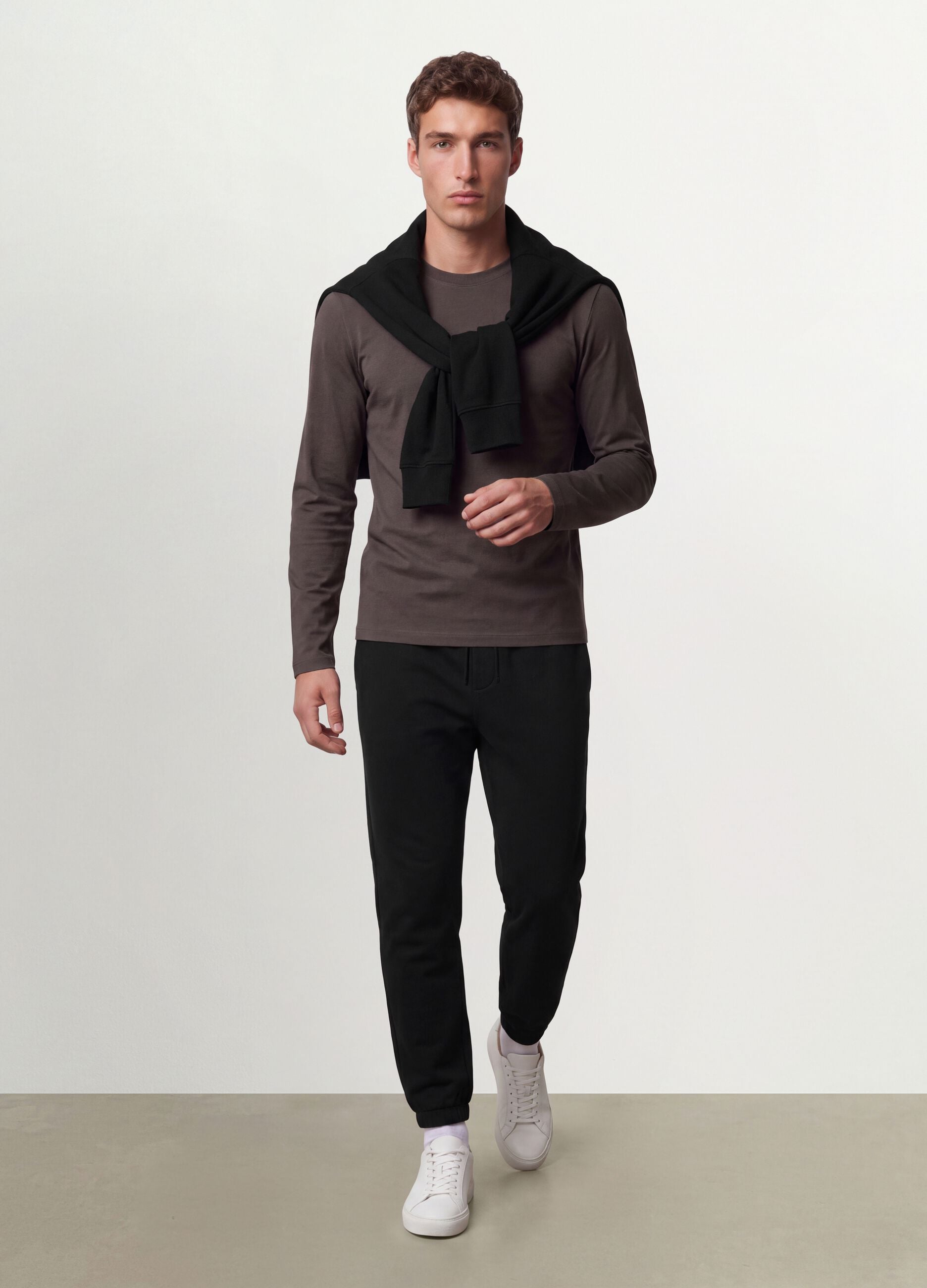 Men&rsquo;s grey long-sleeve T-shirt in 100% organic cotton with crew neck