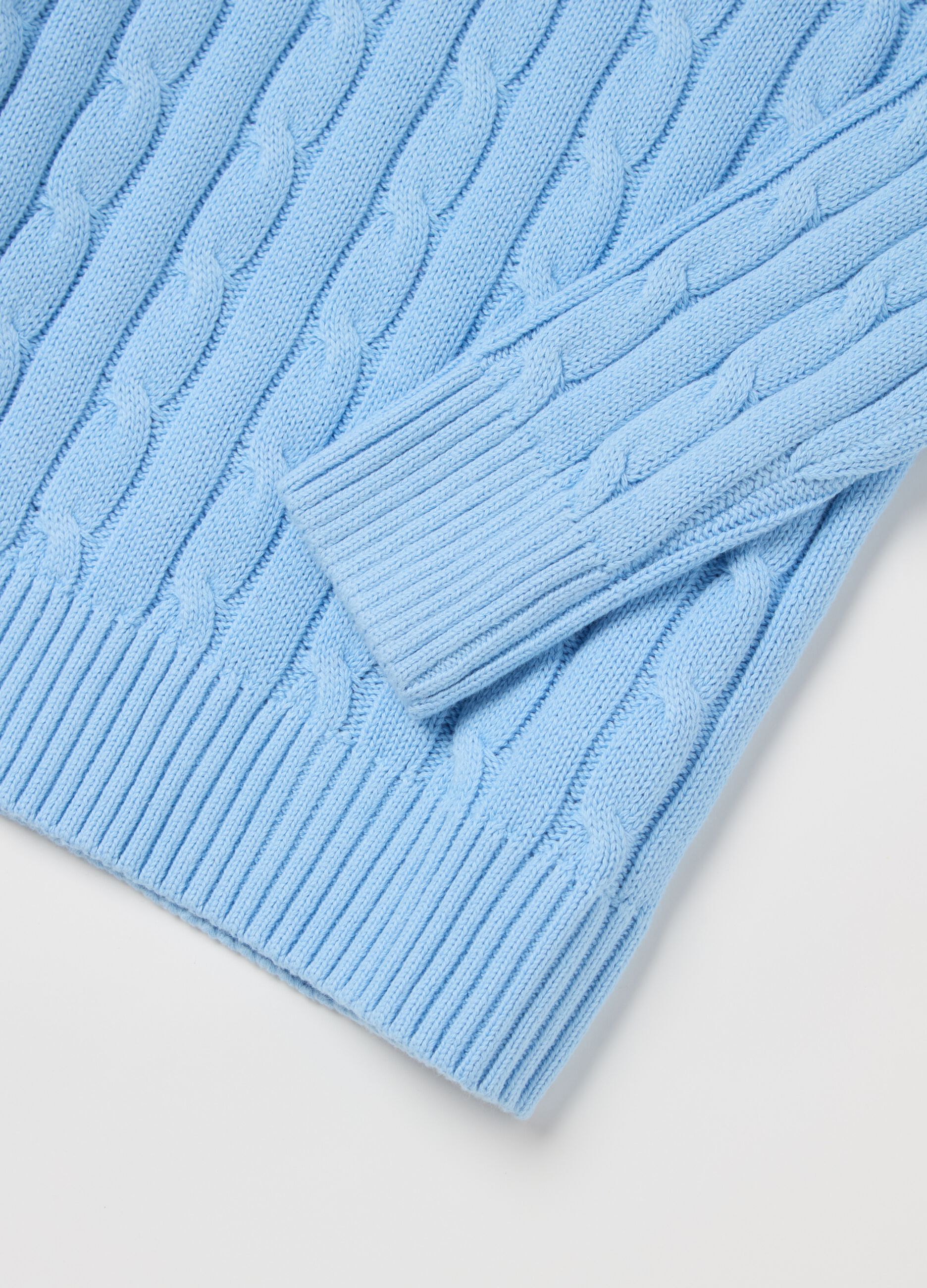 Pullover a trecce con scollo a V