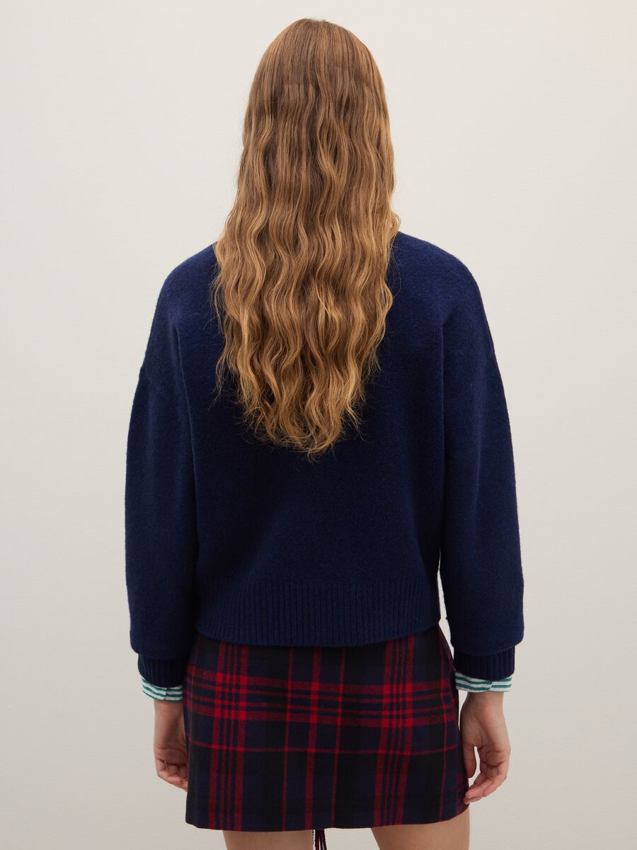 Regular fit blue pullover with round neckline_3