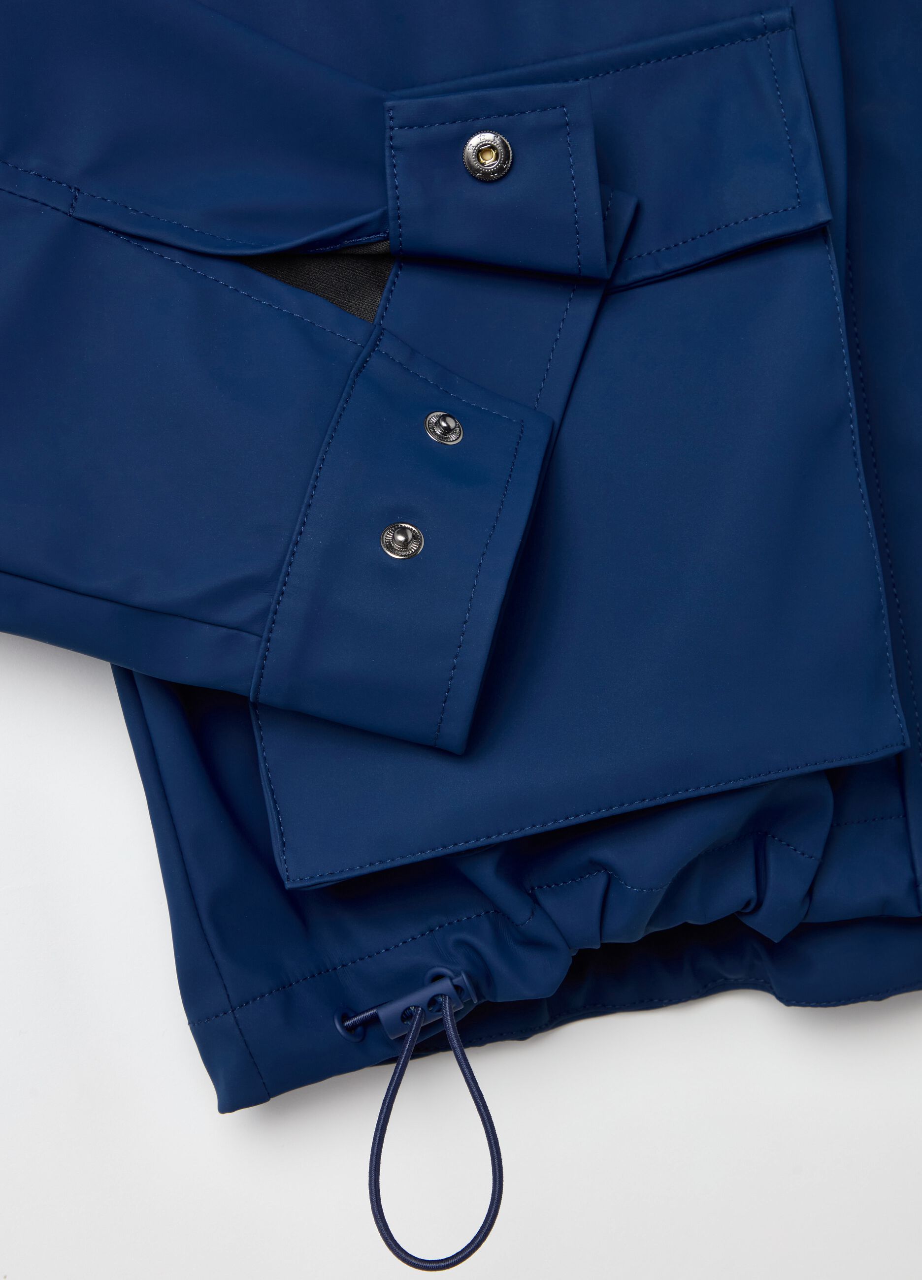 Short parka with hood and drawstring