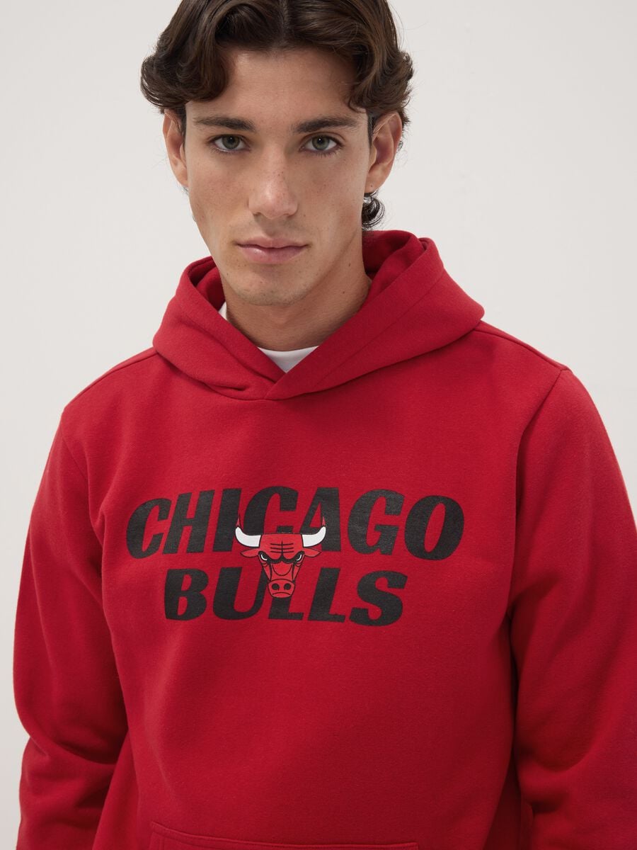 Red cotton-blend hoodie with Chicago Bulls print_1