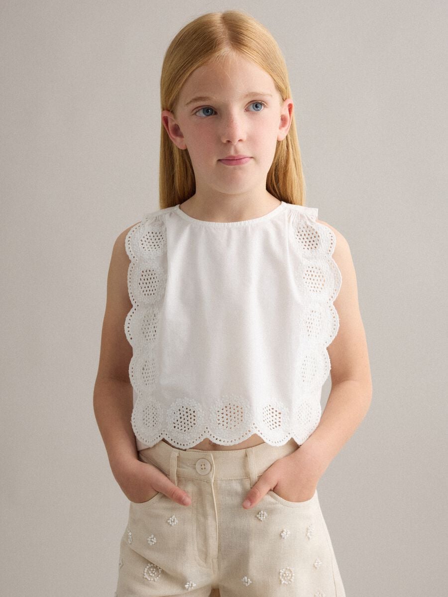Top bianco in puro cotone con bordo smerlato_0