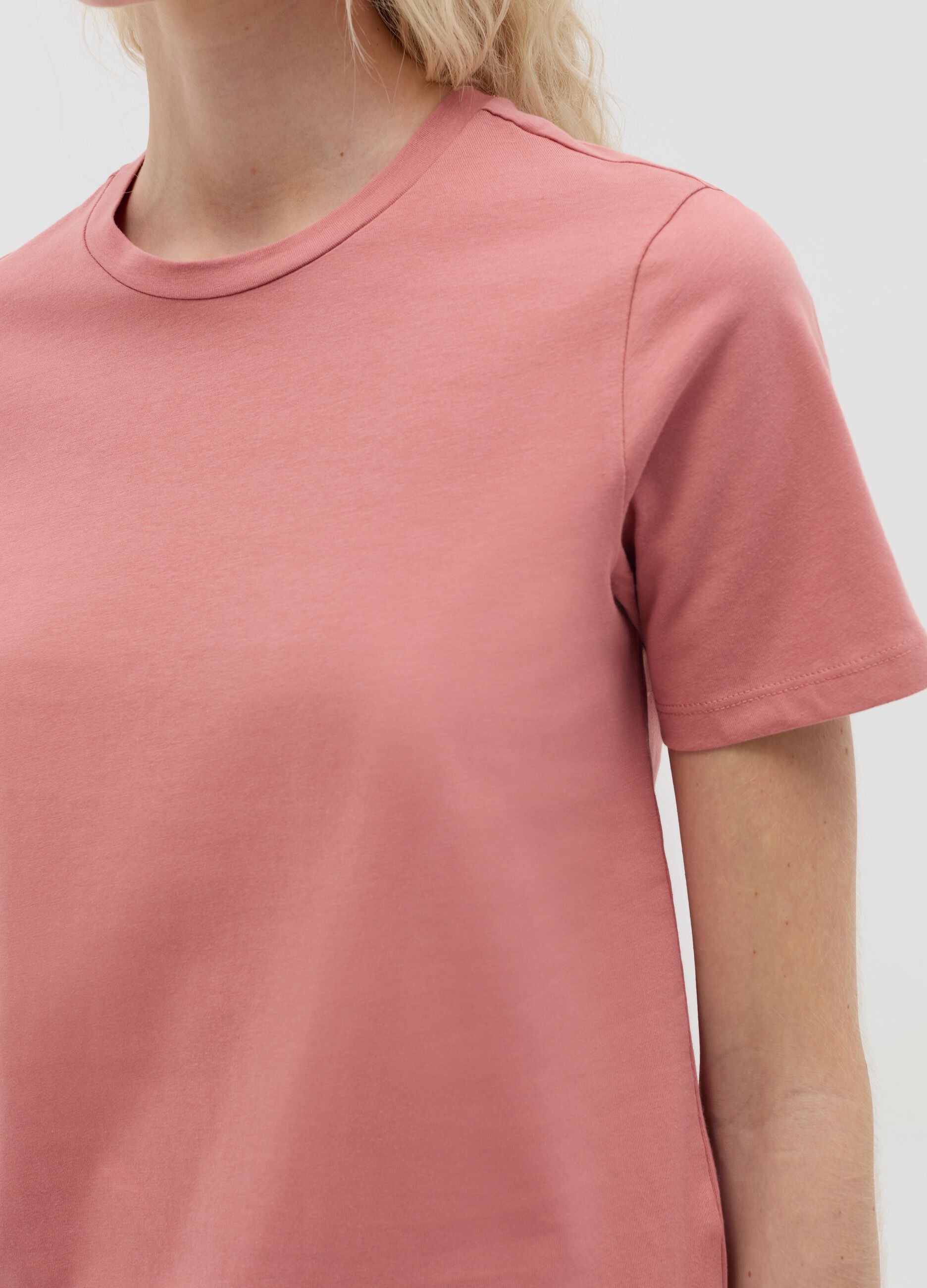Essential T-shirt in cotton with round neck