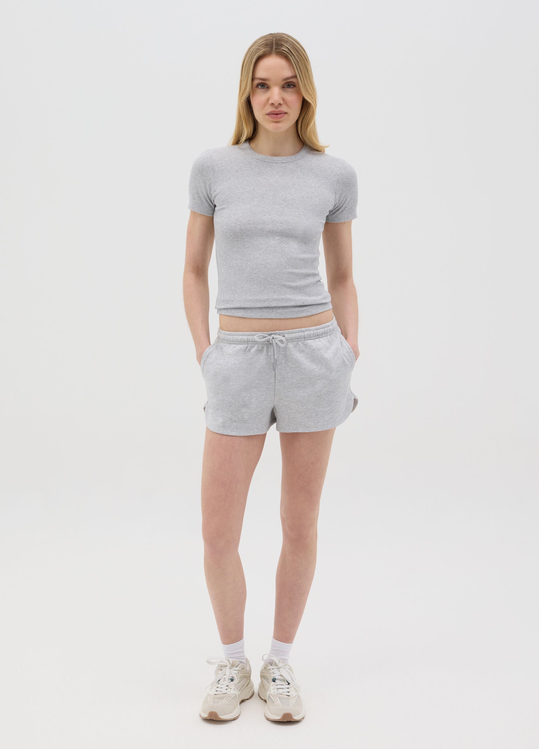 Grey shorts in French terry with drawstring
