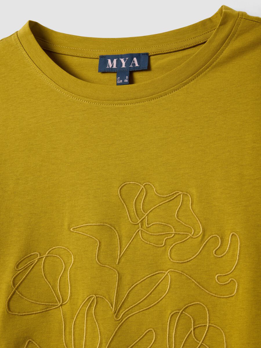 Yellow pure cotton regular fit T-shirt with floral embroidery_5