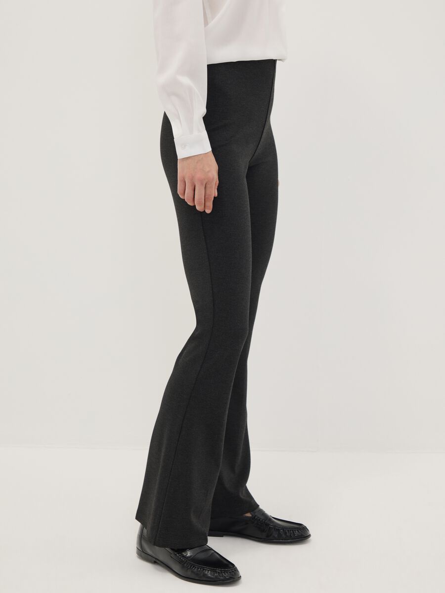 Leggings grigi flare fit in punto Milano di viscosa elasticizzata_3