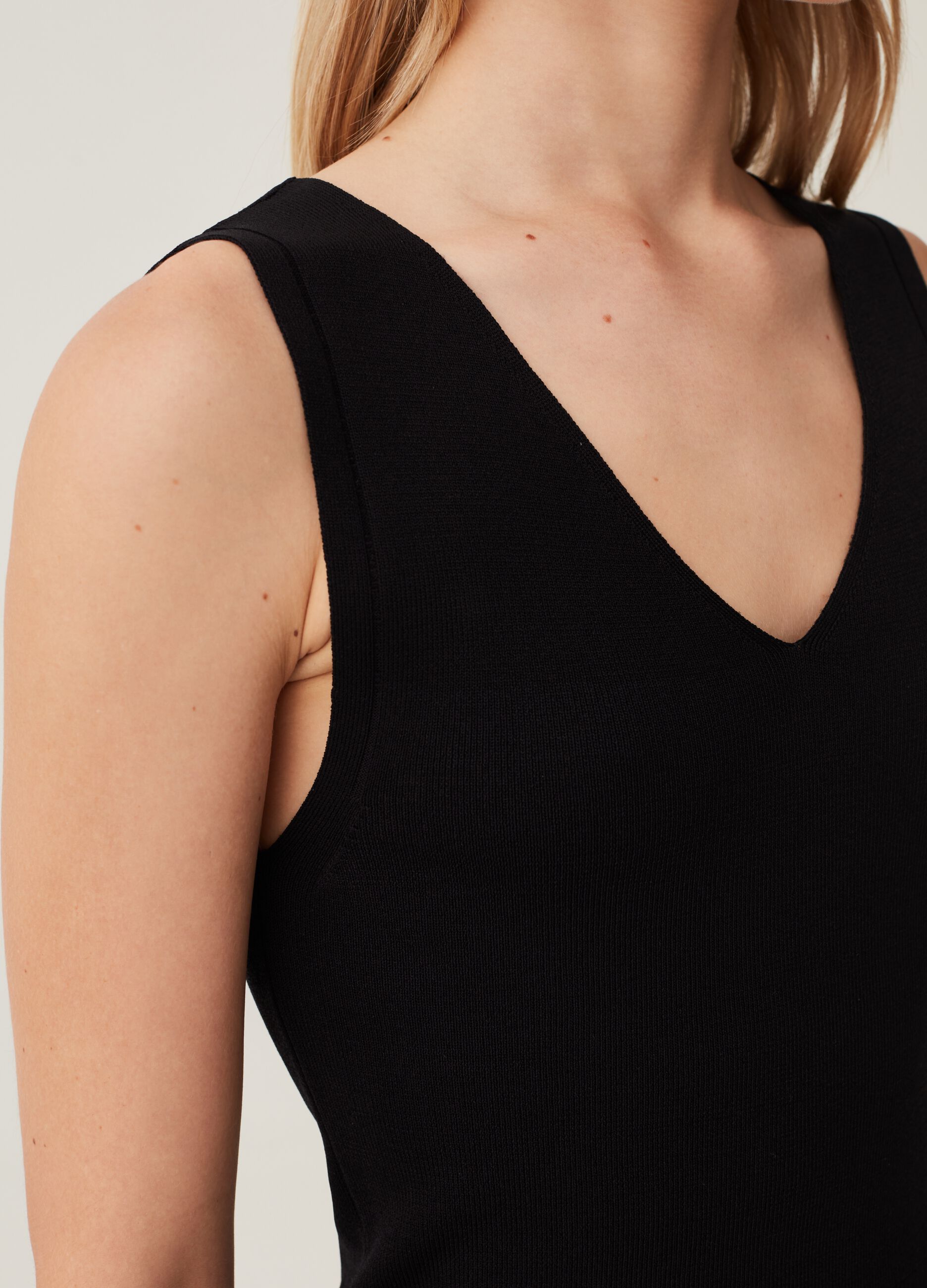 Tank top con scollo a V_3
