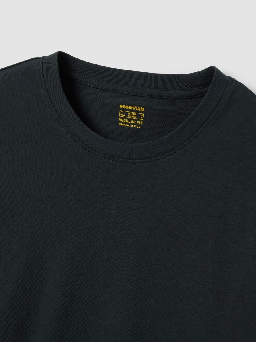 T-shirt nera a maniche lunghe in puro cotone organico con girocollo_1