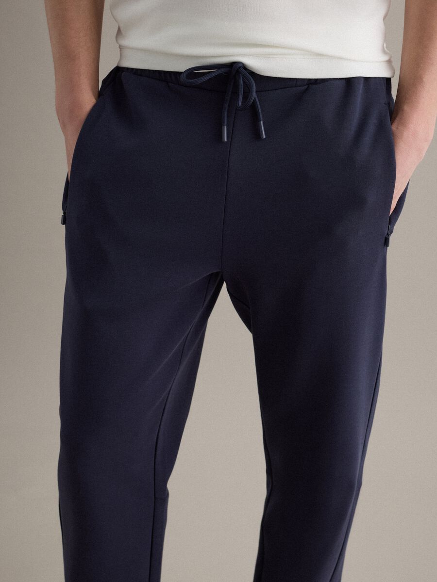 Pantaloni jogger in misto cotone elasticizzato blu regular fit_3