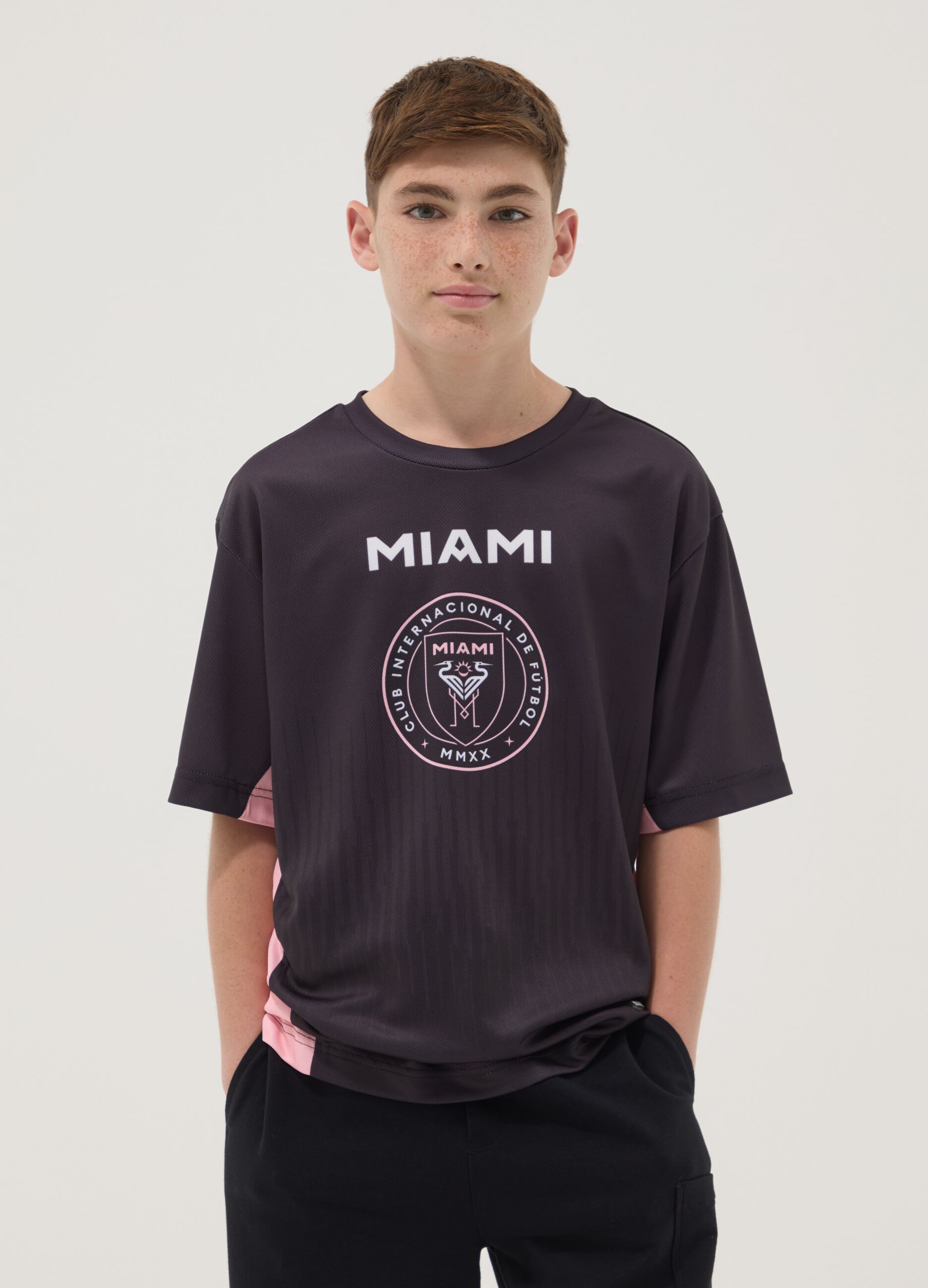 Black regular-fit short-sleeve T-shirt