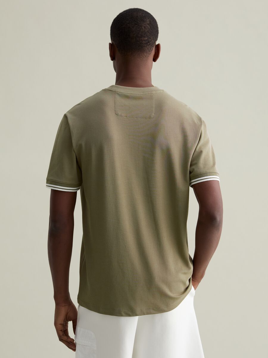 T-shirt with striped details and pocket_3
