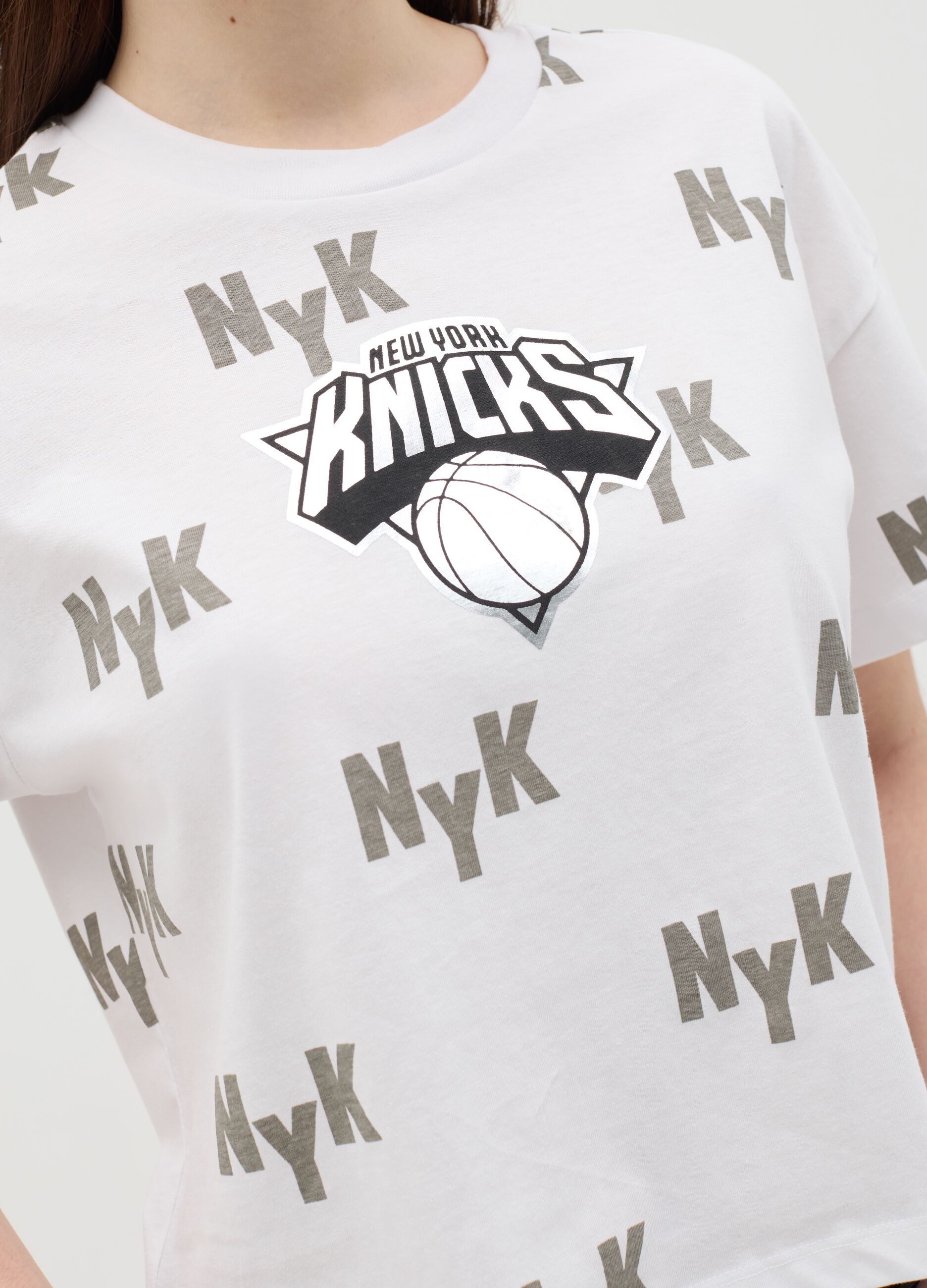 White T-shirt with NBA New York Knicks print