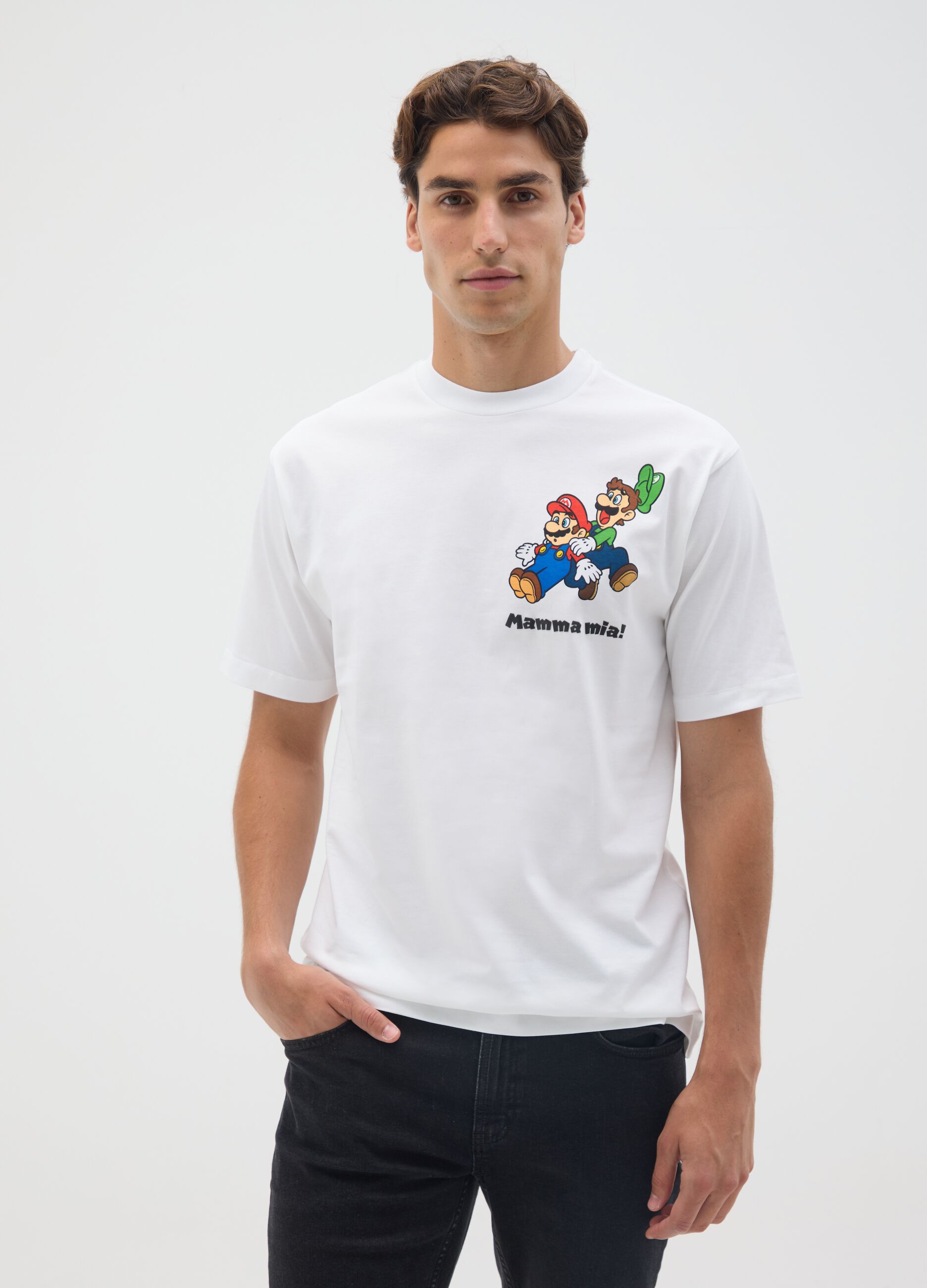 Relaxed fit white pure cotton t-shirt featuring Super Mario