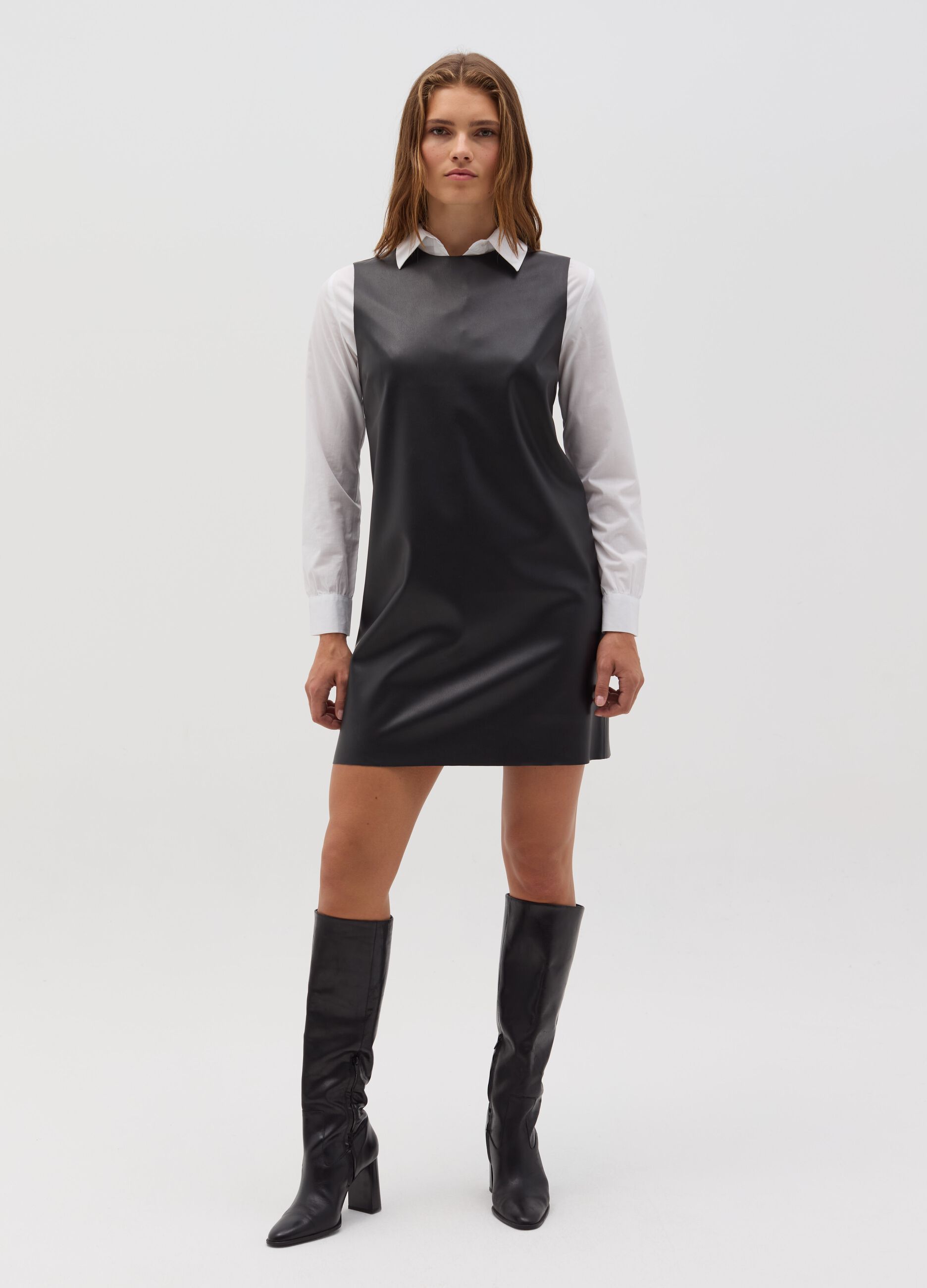 Short sleeveless shiny-effect dress