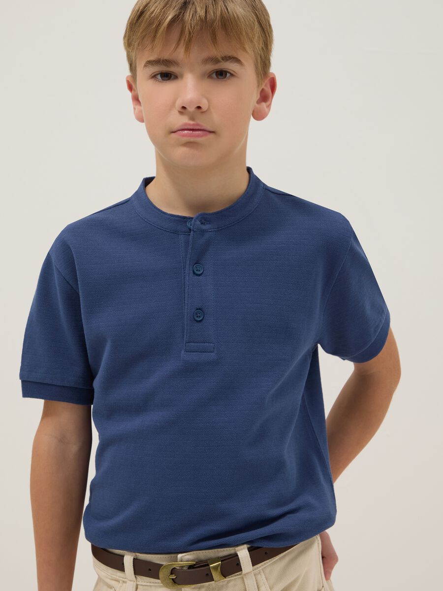 Polo in puro cotone blu da ragazzo regular fit con collo coreano_2