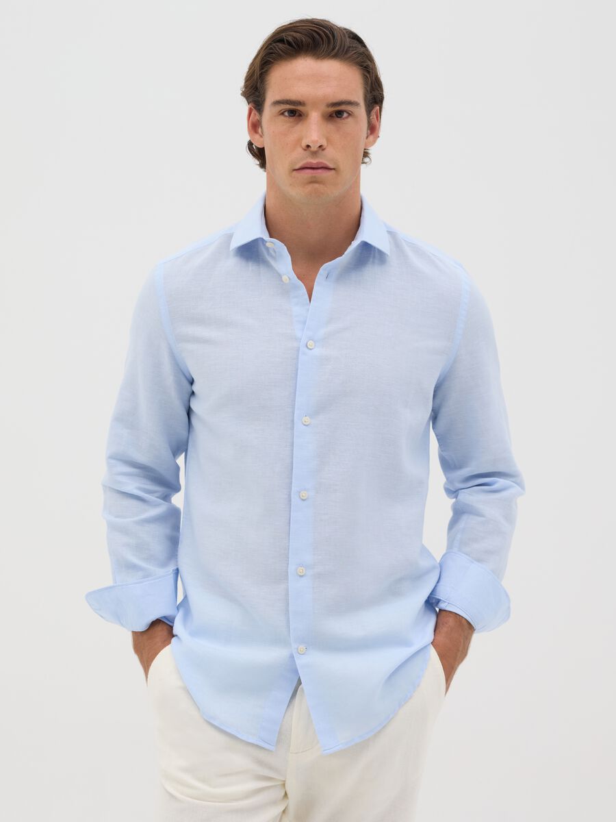Men’s light blue slim-fit shirt in linen blend with cutaway collar_0
