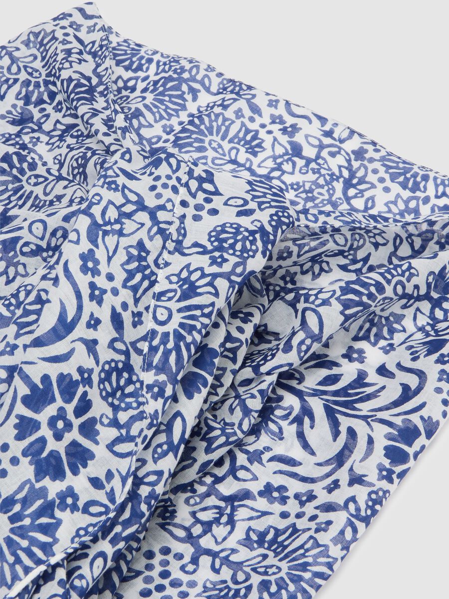Blue cotton sarong with floral print_6