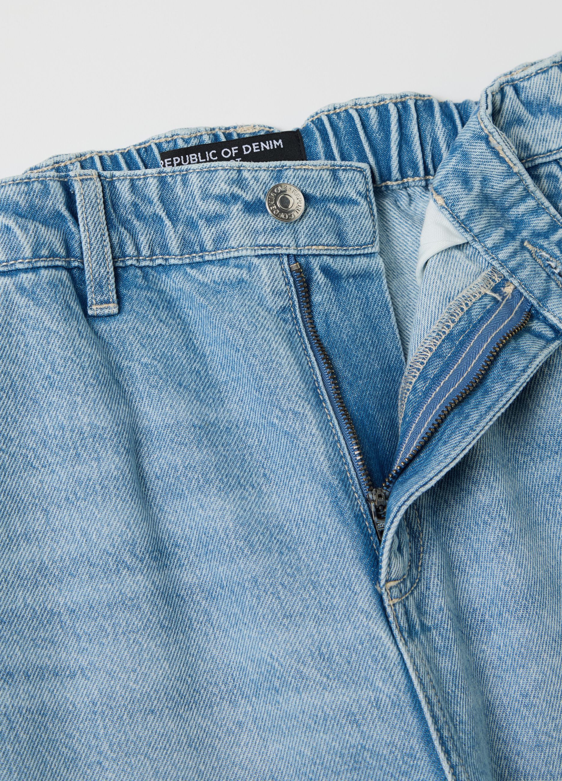 Light blue carrot-fit jeans in cotton