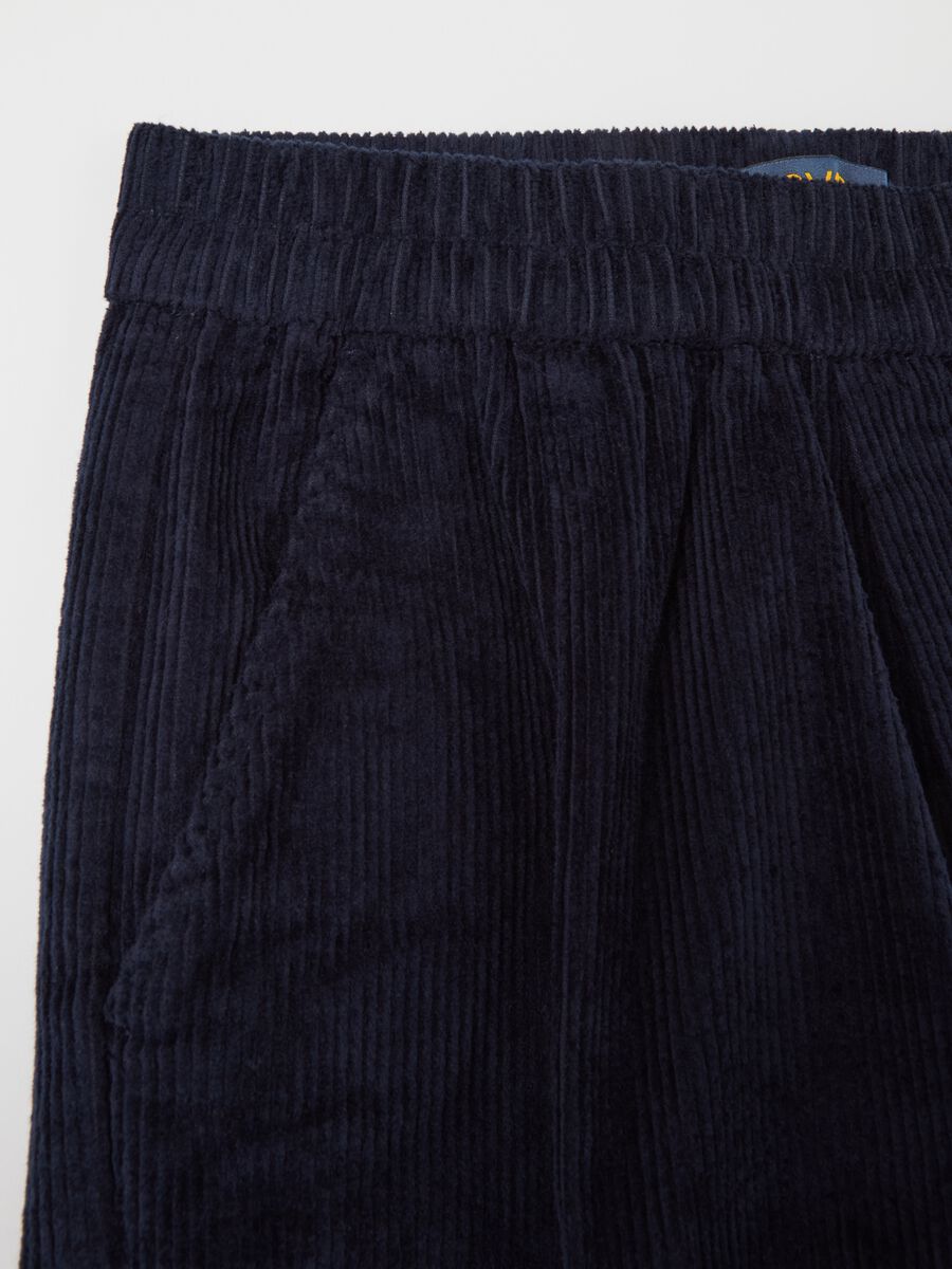 Carrot-fit trousers in corduroy with darts_5