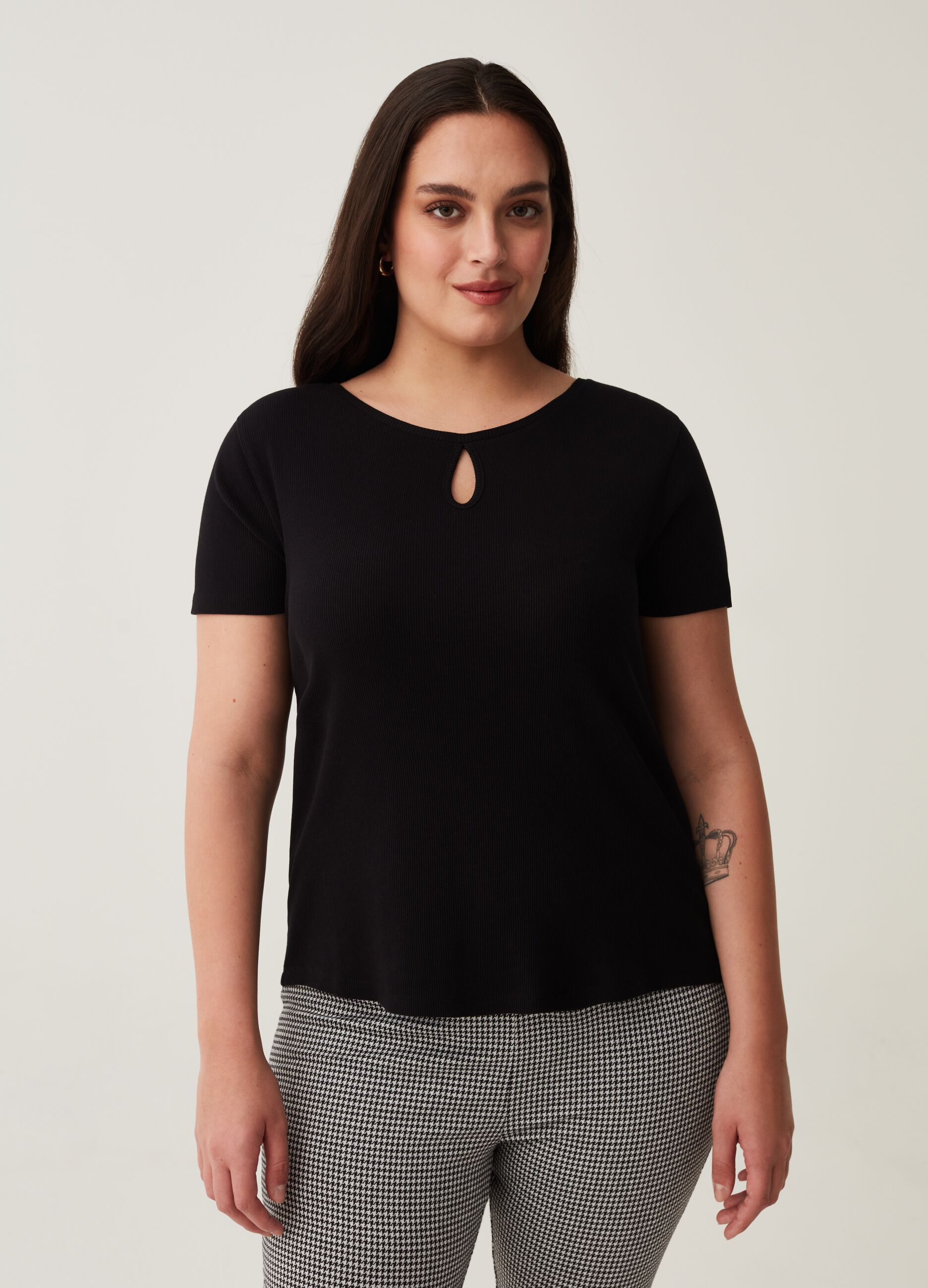 T-shirt girocollo cut out Curvy_0