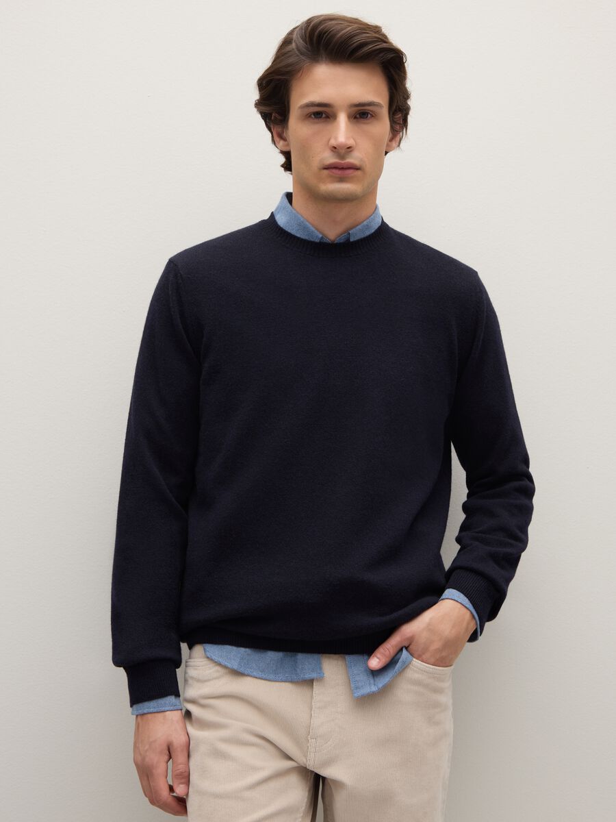 Blue pure lambswool sweater, regular fit with a round neck_1
