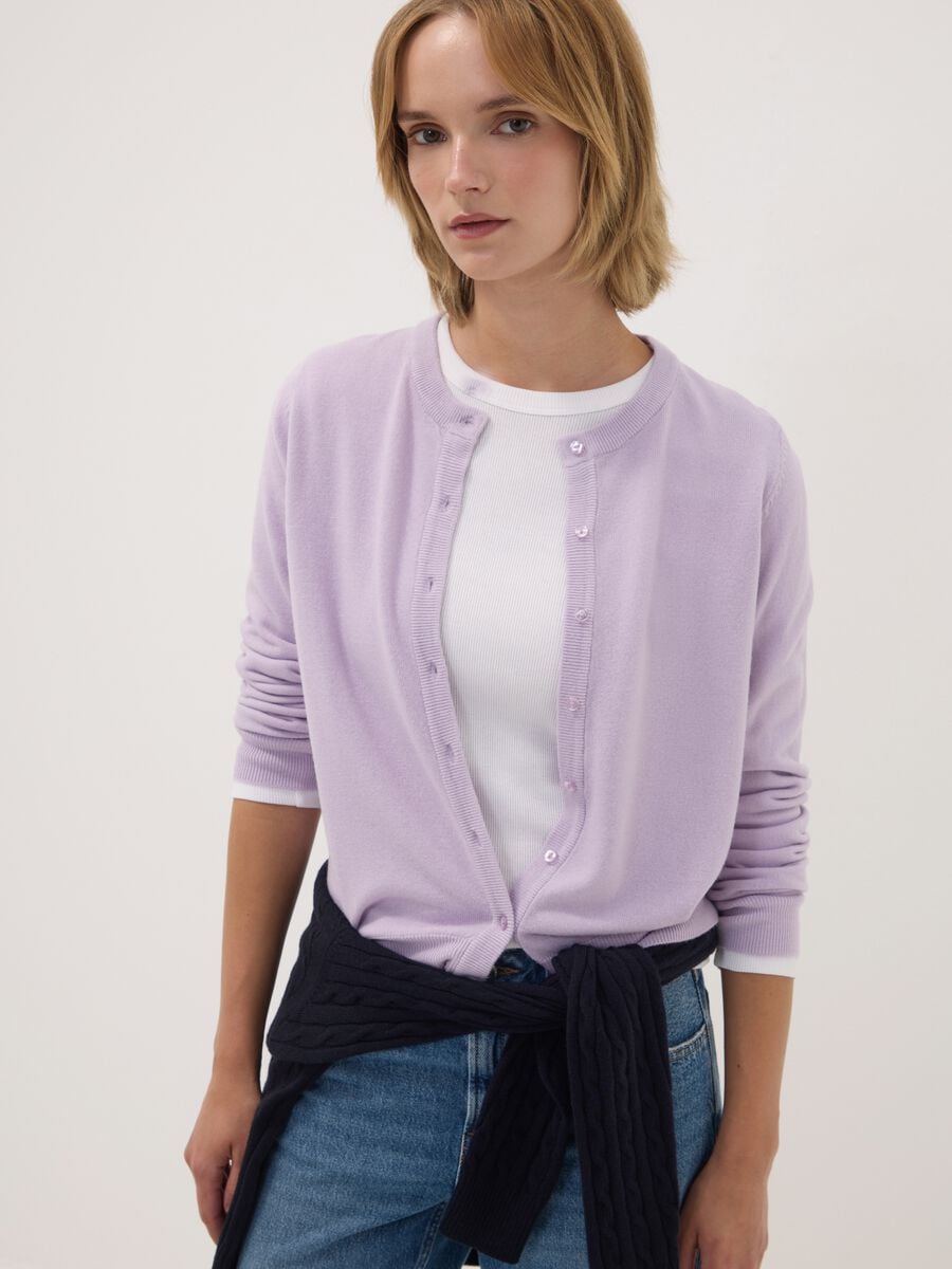 Cardigan viola girocollo regular fit con bottoni_0