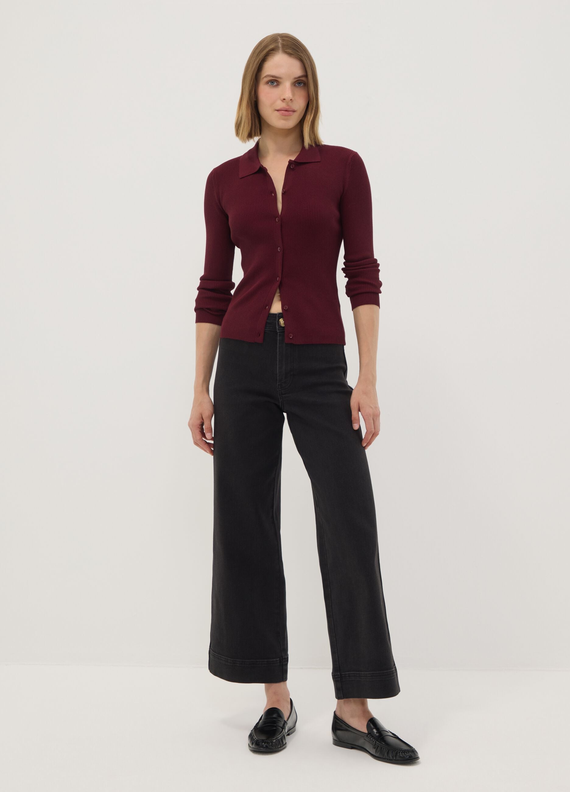 Cardigan fitted rosso a coste in misto viscosa con colletto polo