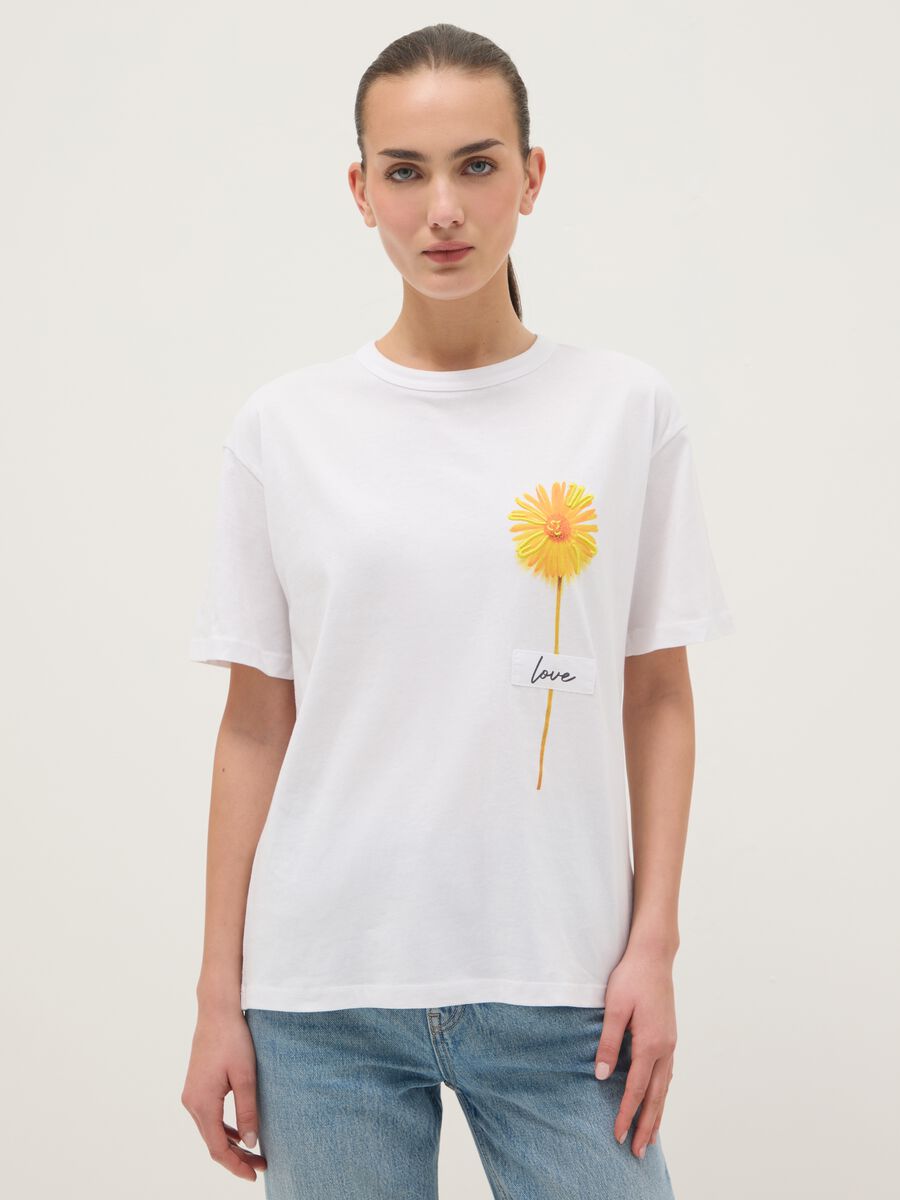 White pure cotton regular fit t-shirt with floral print_0