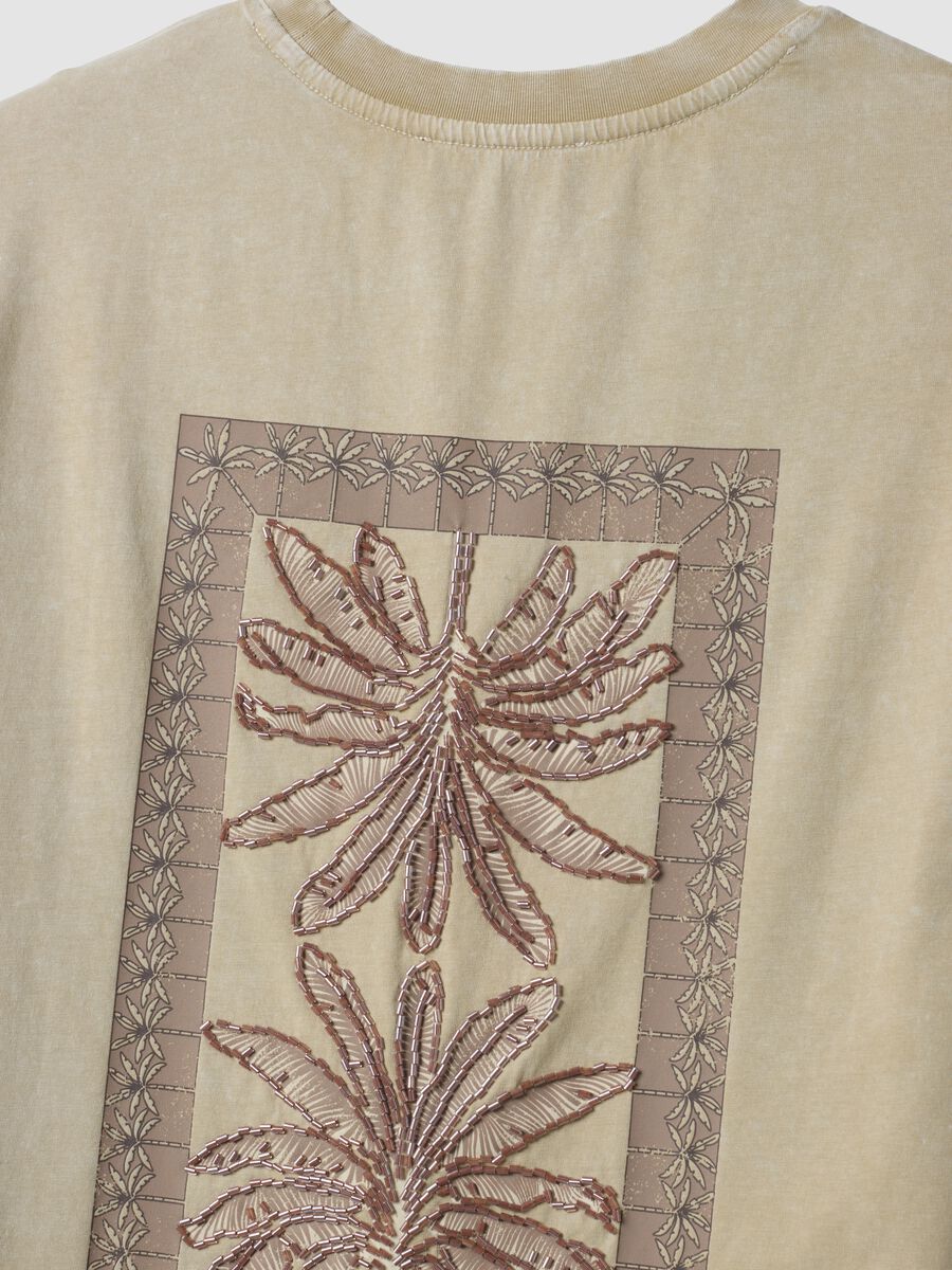 T-shirt beige in puro cotone regular fit con ricamo e perline_2