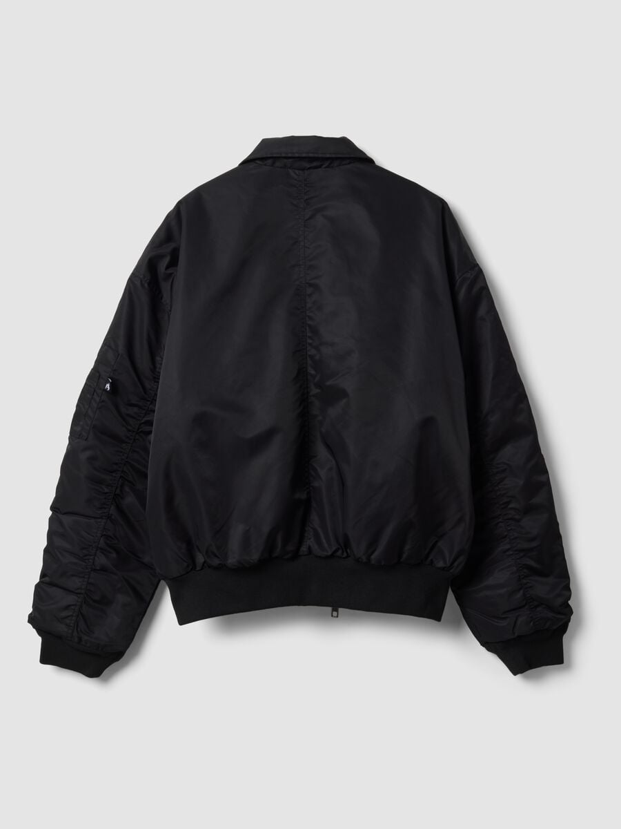 Giubbotto nero crop imbottito con zip e collo a camicia_6