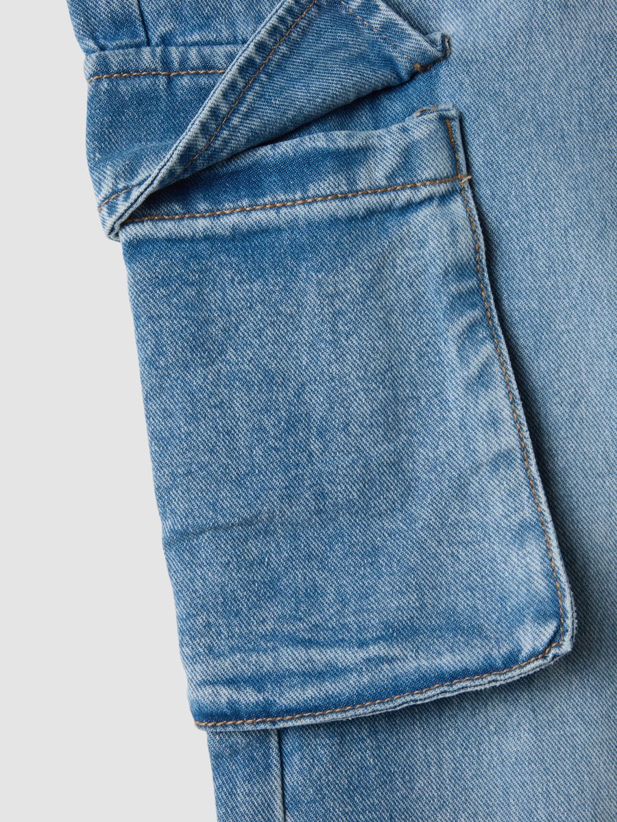 Jeans cargo denim in puro cotone azzurro relaxed fit per ragazza_1
