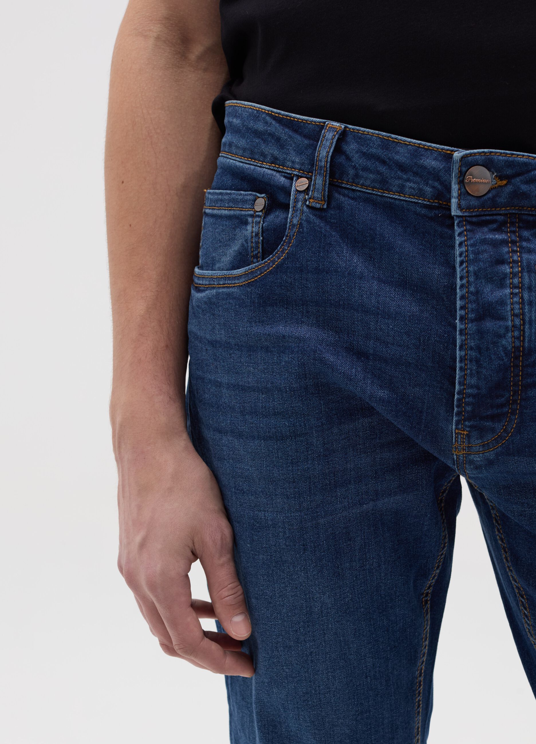 Slim-fit jeans with five pockets