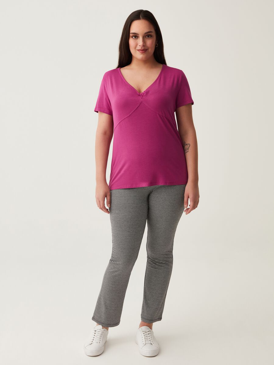 T-shirt con scollo a V e nodo Curvy_0